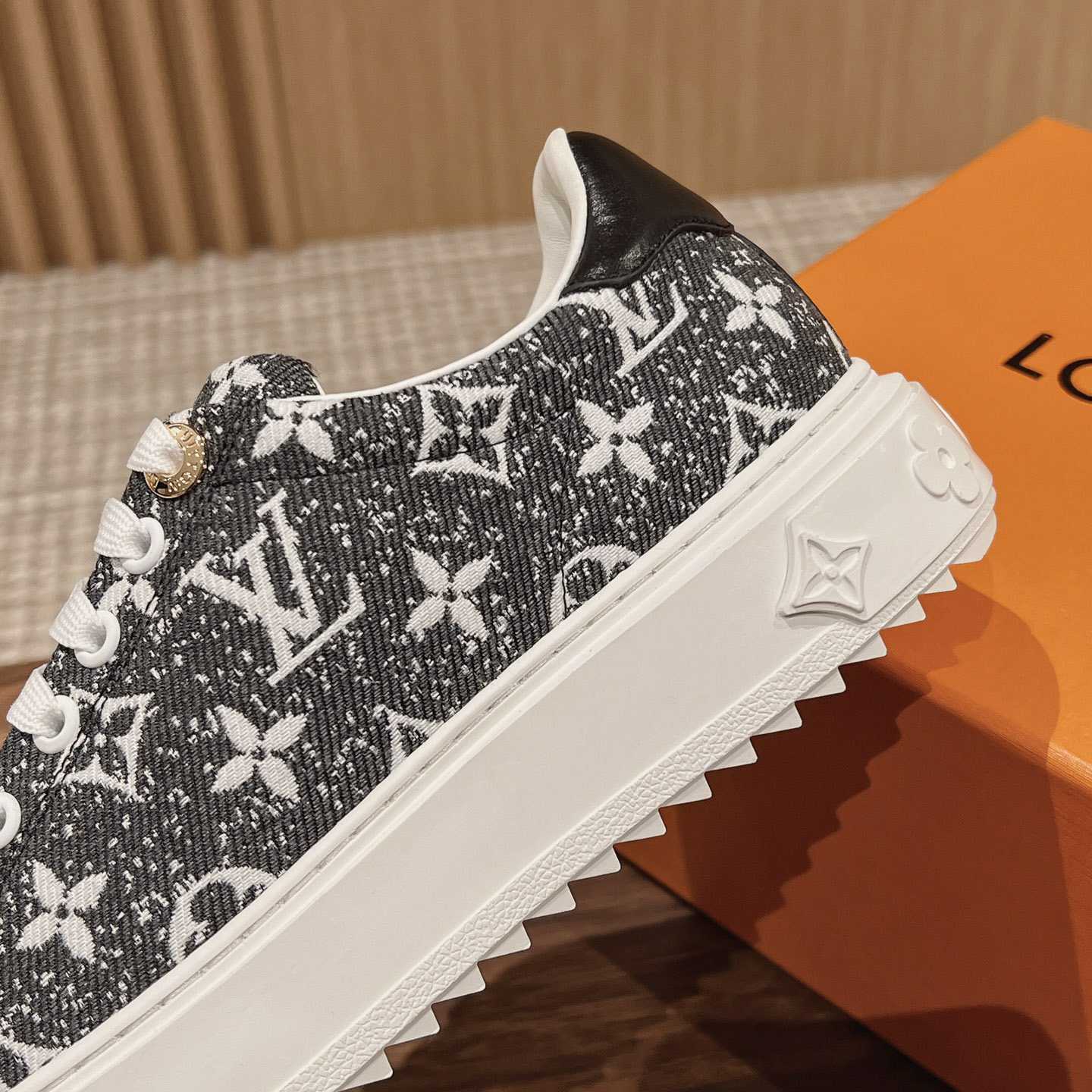 Louis Vuitton Time Out Sneaker (in britischer Größe) 1AAW2M - EUR FASHION