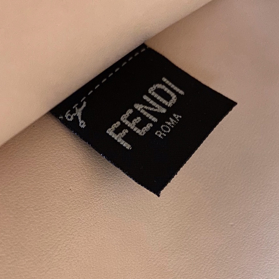 Fendi Peekaboo Iseeu Mittelgroße beige Ledertasche - EUR FASHION