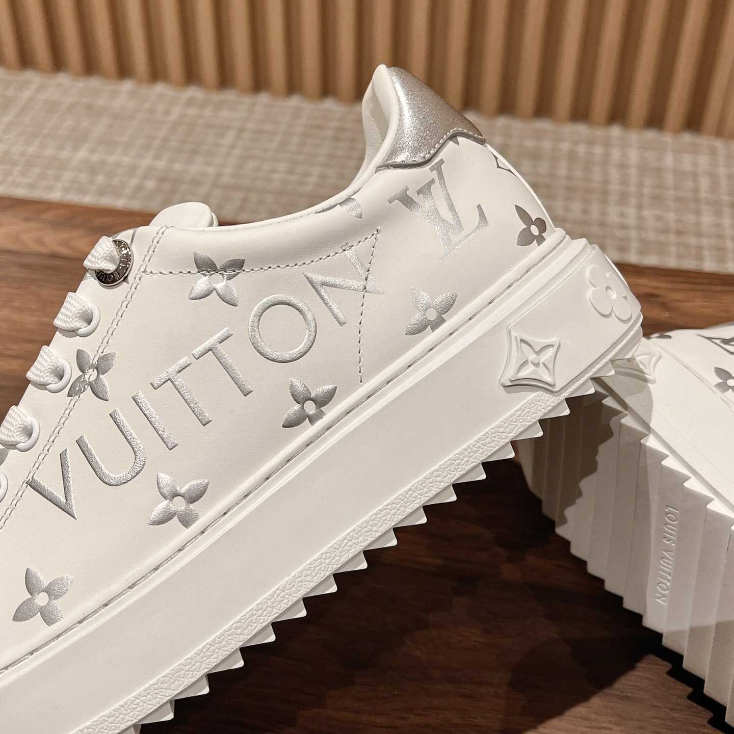 Louis Vuitton Time Out Sneaker (in britischer Größe) 1AAVV2 - EUR FASHION