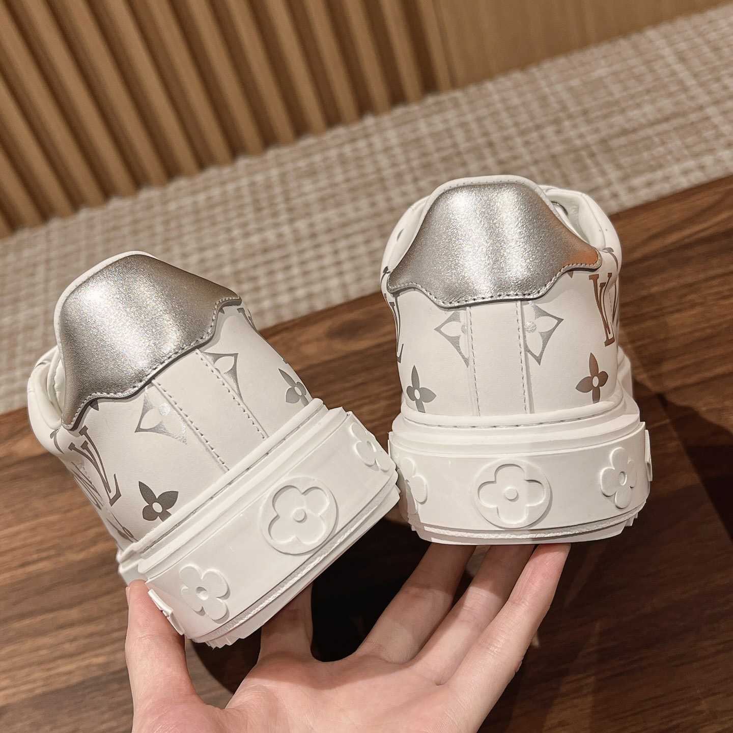 Louis Vuitton Time Out Sneaker (in britischer Größe) 1AAVV2 - EUR FASHION