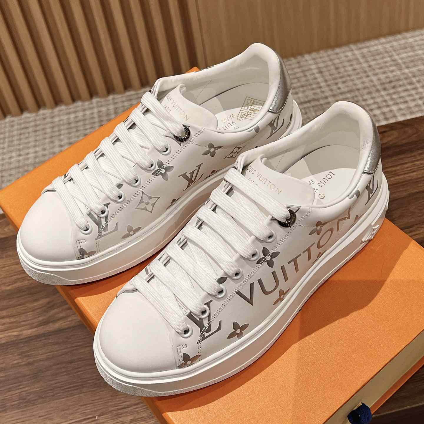Louis Vuitton Time Out Sneaker (in britischer Größe) 1AAVV2 - EUR FASHION