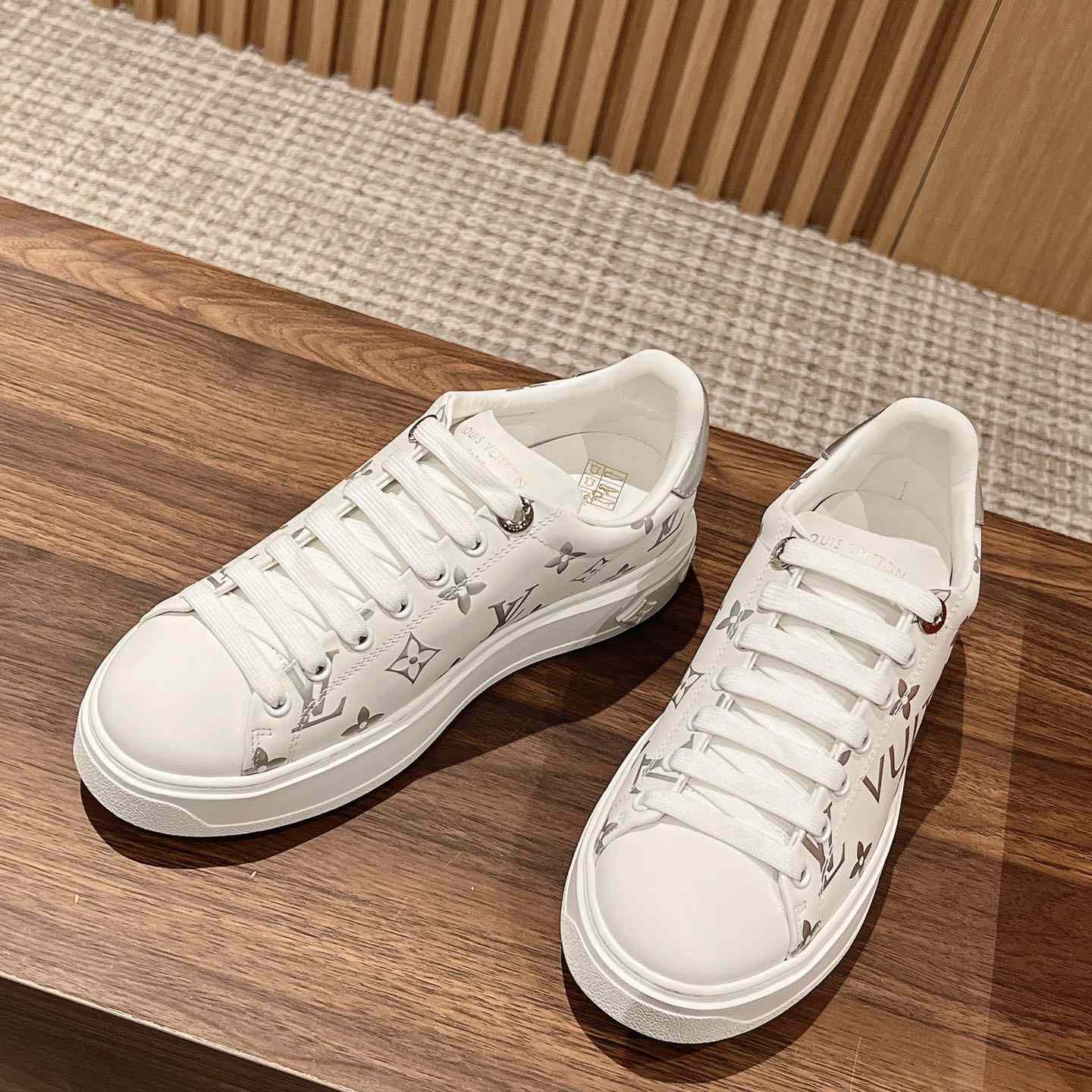 Louis Vuitton Time Out Sneaker (in britischer Größe) 1AAVV2 - EUR FASHION