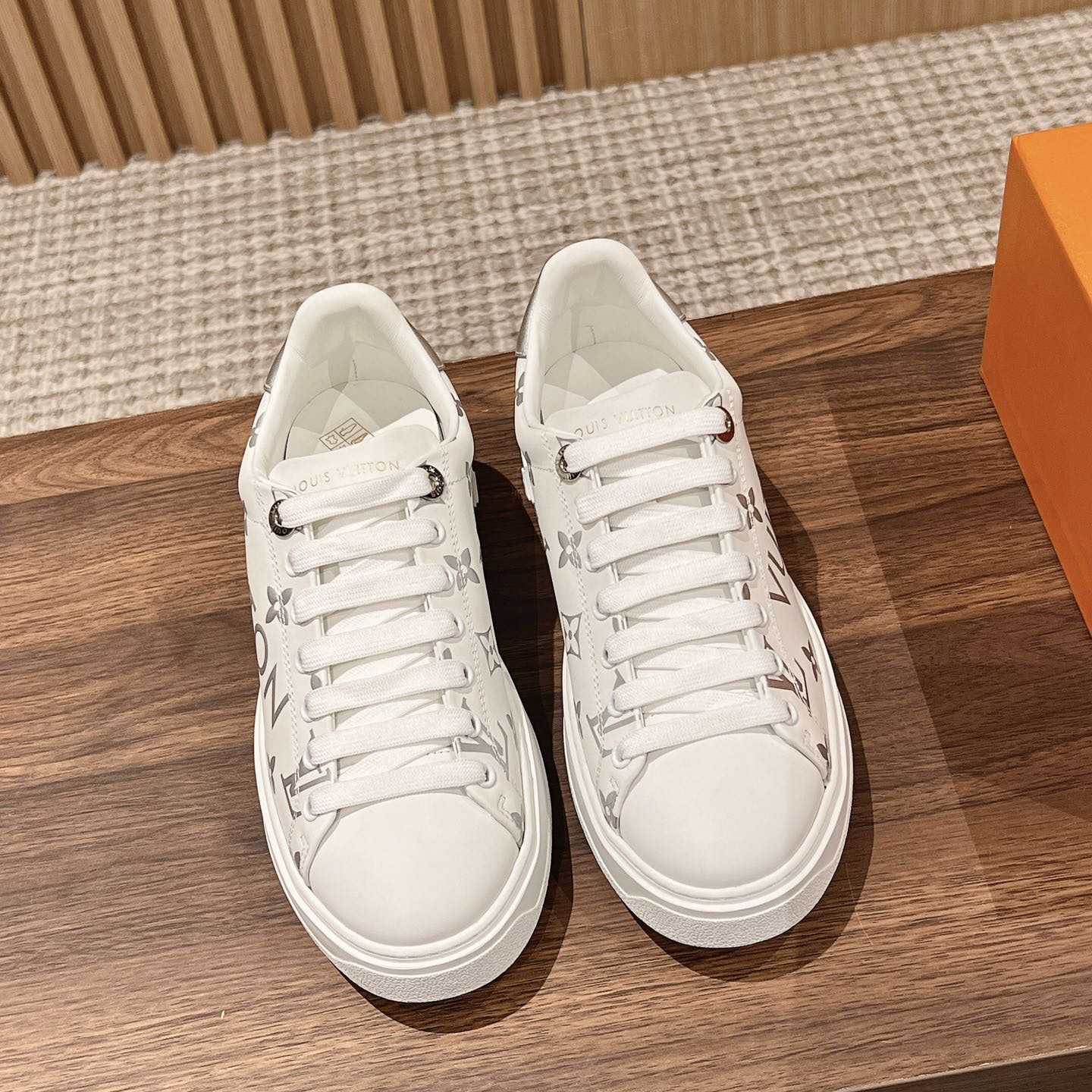 Louis Vuitton Time Out Sneaker (in britischer Größe) 1AAVV2 - EUR FASHION
