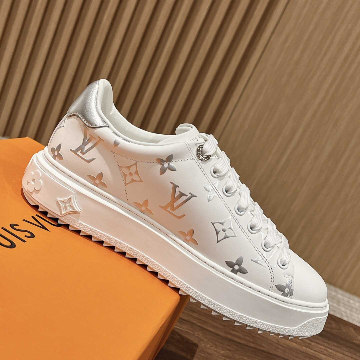 Louis Vuitton Time Out Sneaker (in britischer Größe) 1AAVV2 - EUR FASHION