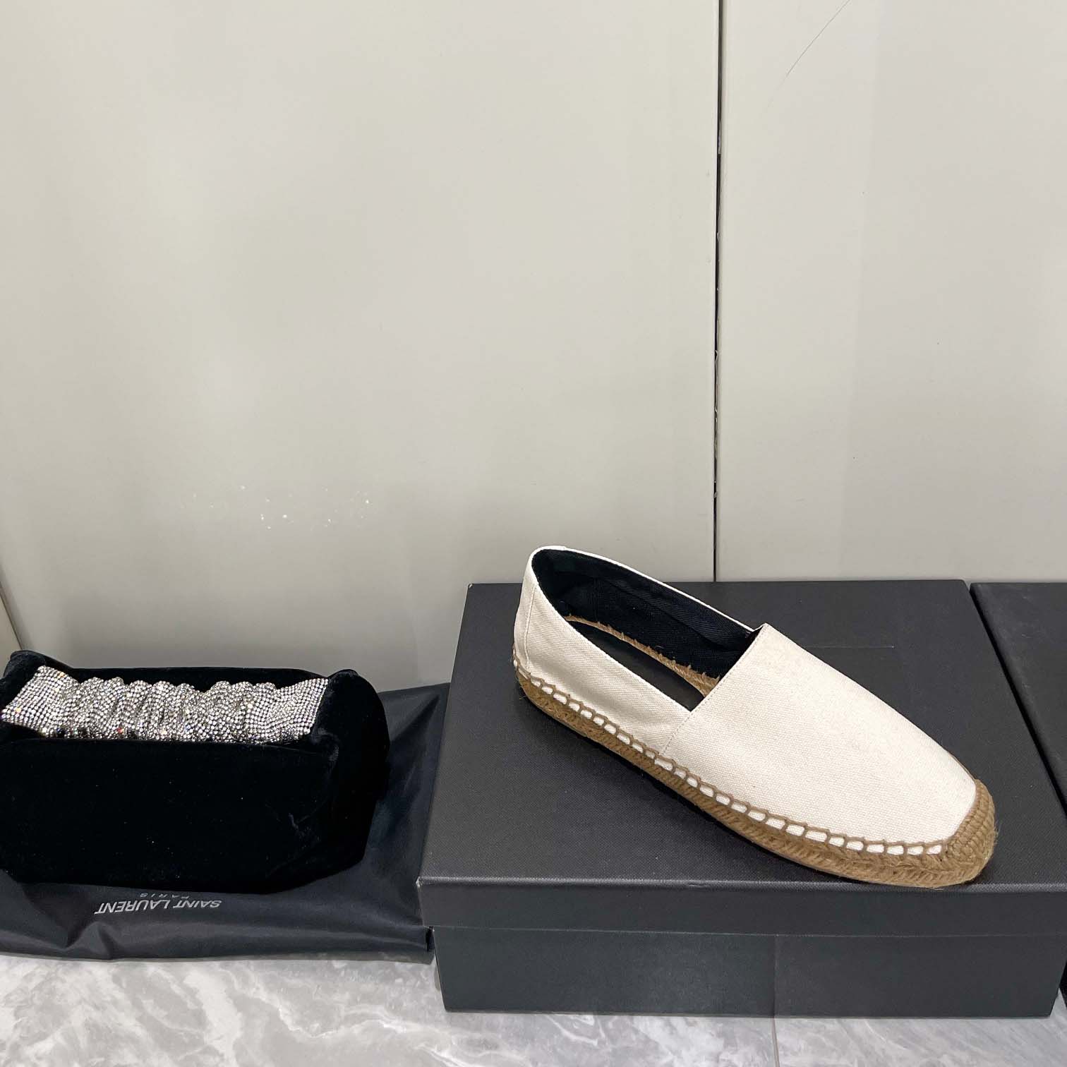 Saint Laurent Cassandre bestickte Espadrilles aus Canvas - EUR FASHION