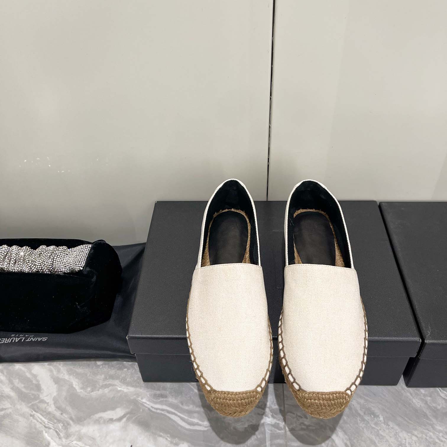 Saint Laurent Cassandre bestickte Espadrilles aus Canvas - EUR FASHION