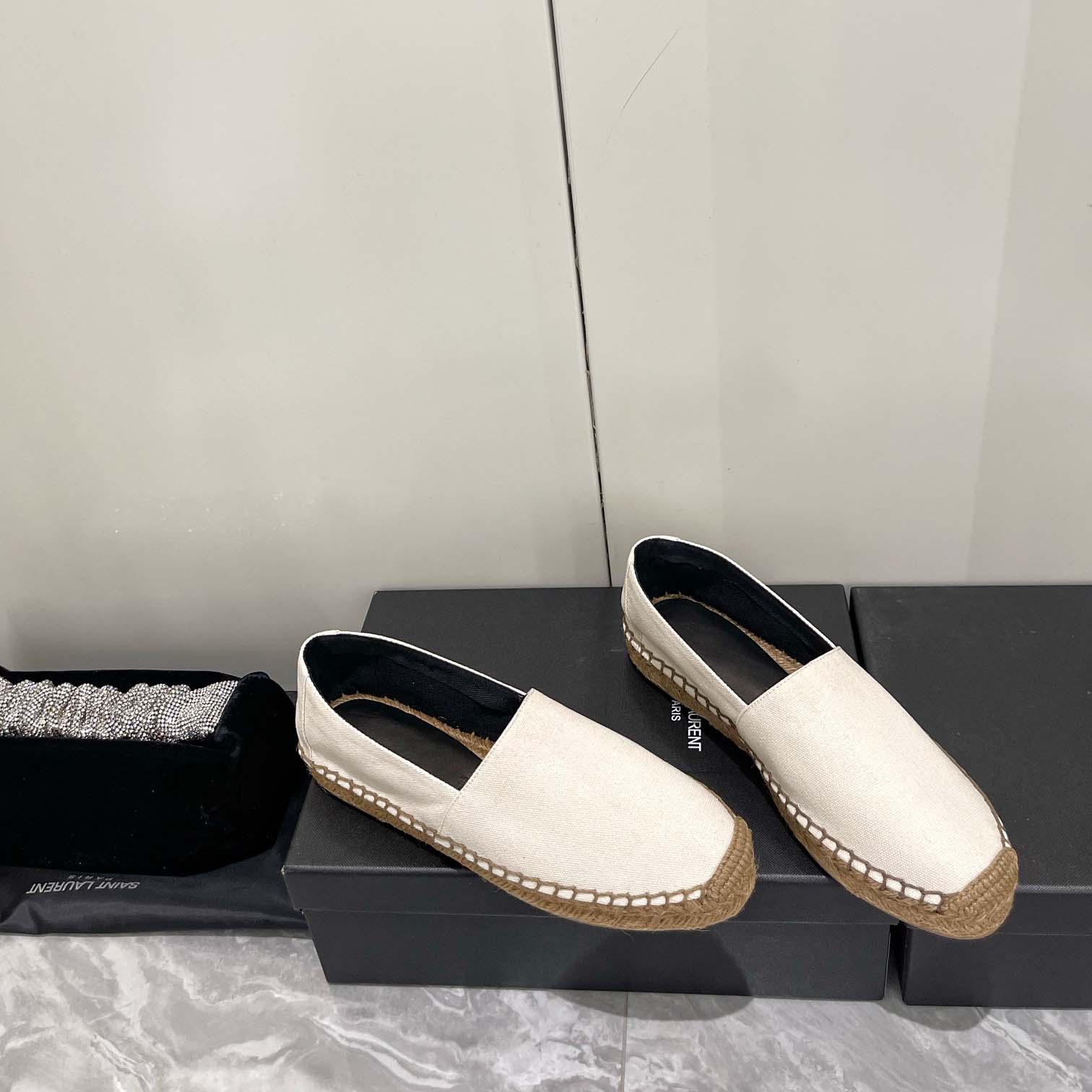 Saint Laurent Cassandre bestickte Espadrilles aus Canvas - EUR FASHION