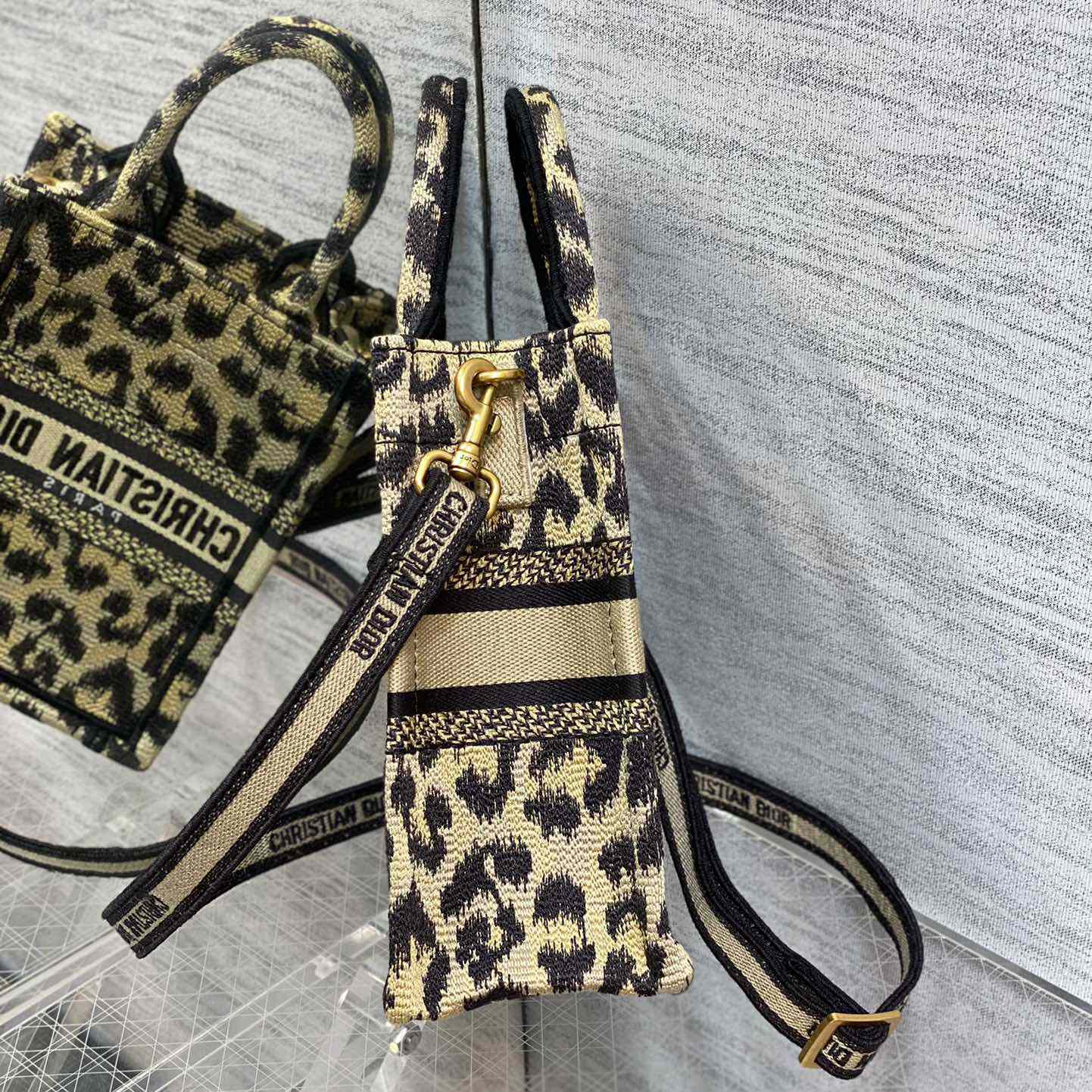 Dior Mini Dior Book Tote Handytasche - EUR FASHION