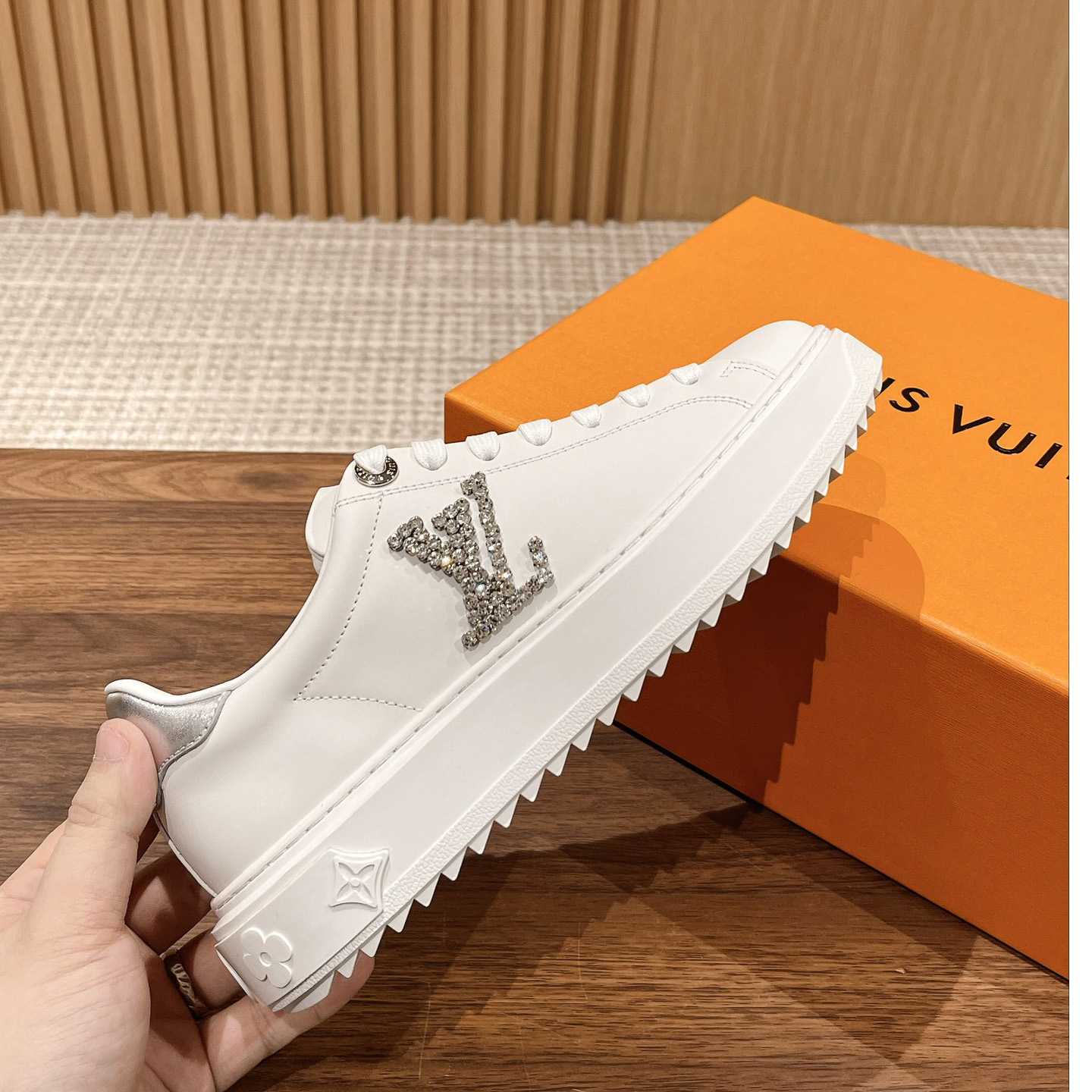 Louis Vuitton Time Out Sneaker (in britischer Größe) 1AAW10 - EUR FASHION