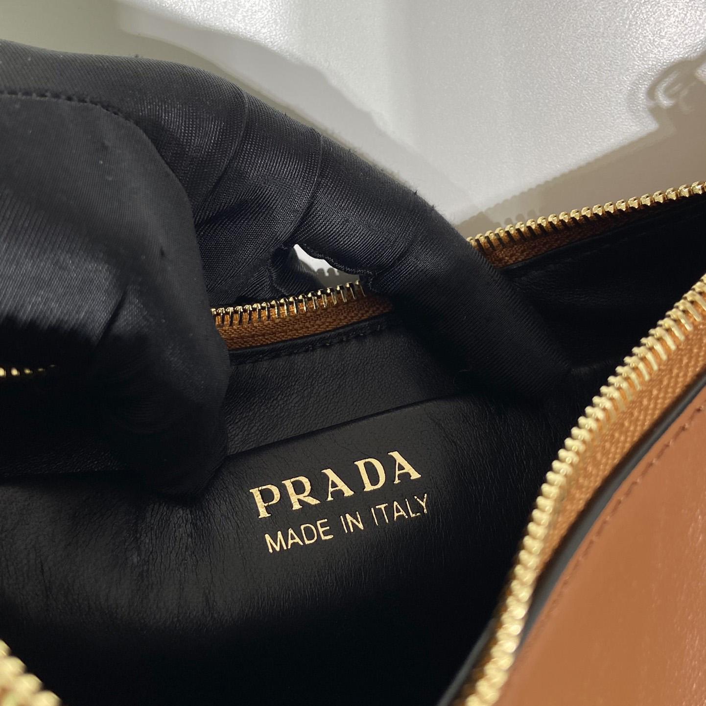 Umhängetasche aus Prada-Leder - EUR FASHION