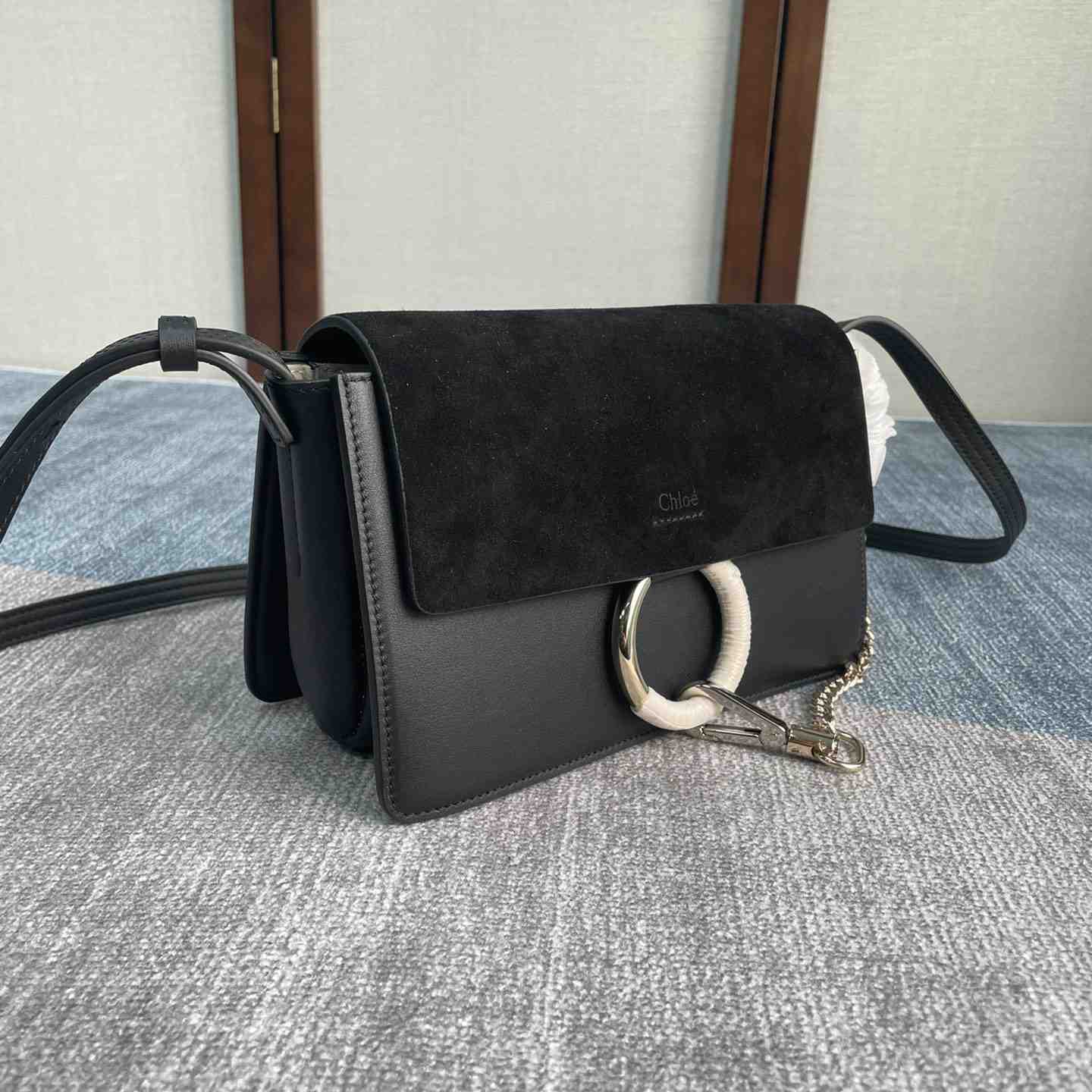 Chloe Faye Geldbörse mit Riemen (24–15–7 cm) - EUR FASHION