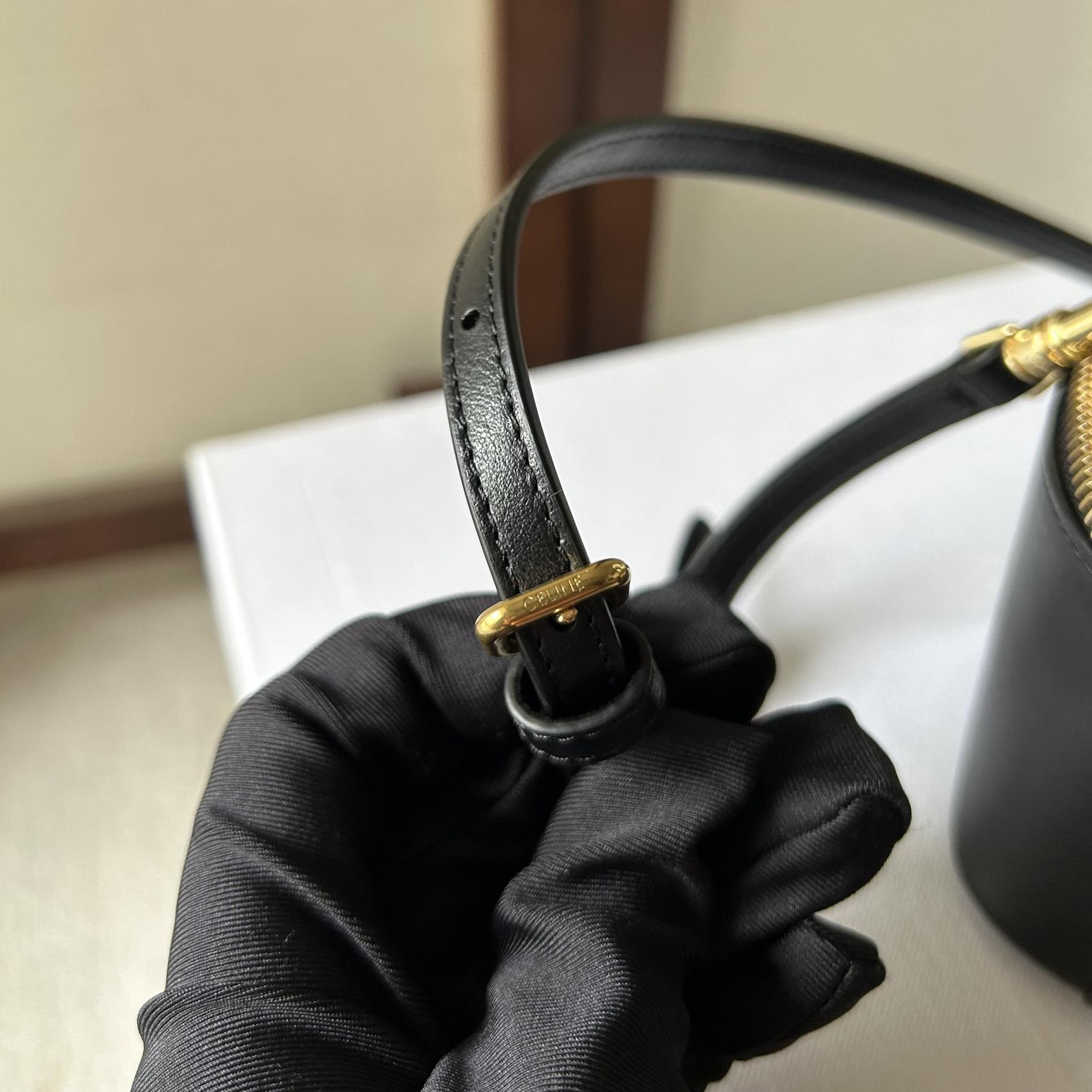 Celine Mini-Kosmetiketui aus glattem Kalbsleder - EUR FASHION