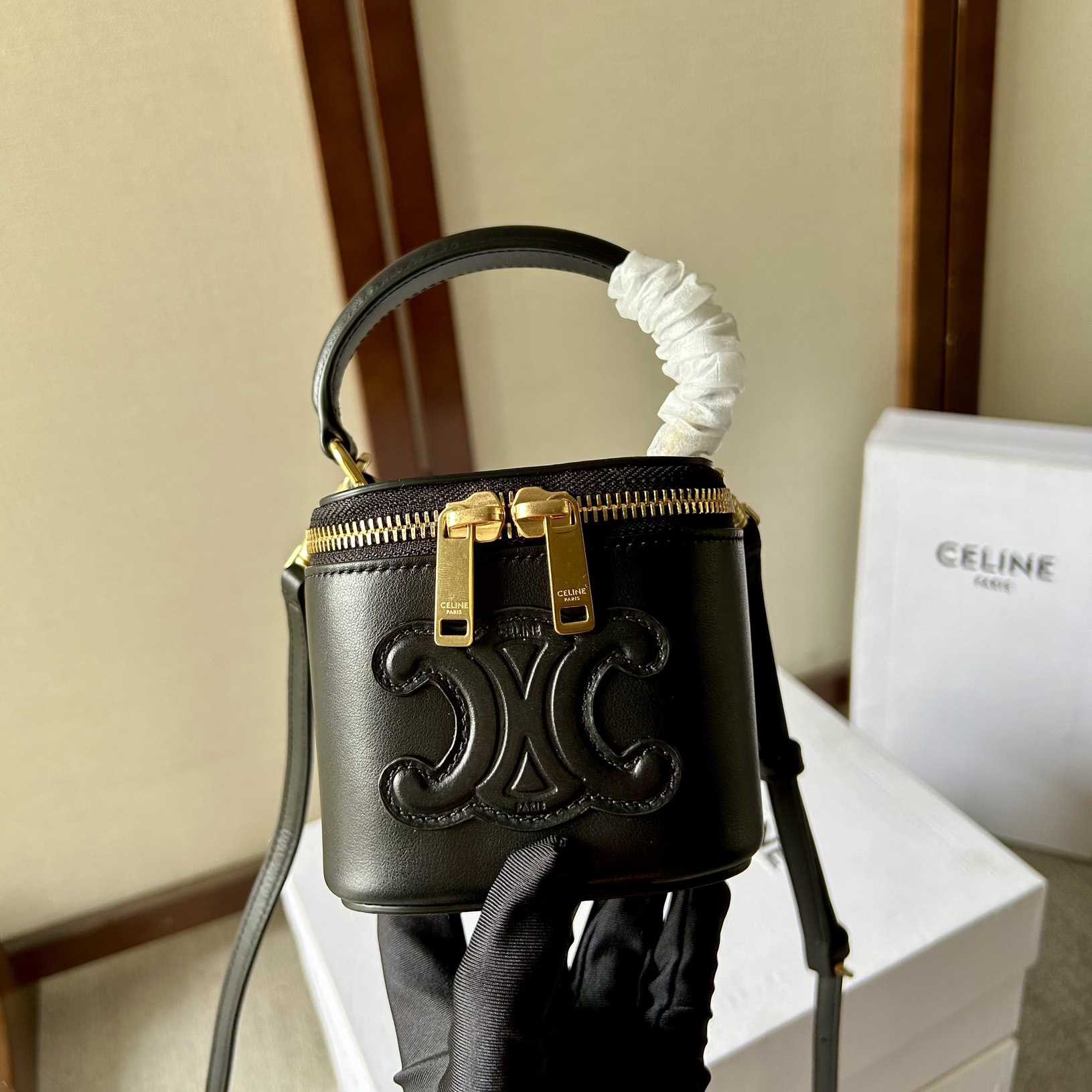 Celine Mini-Kosmetiketui aus glattem Kalbsleder - EUR FASHION