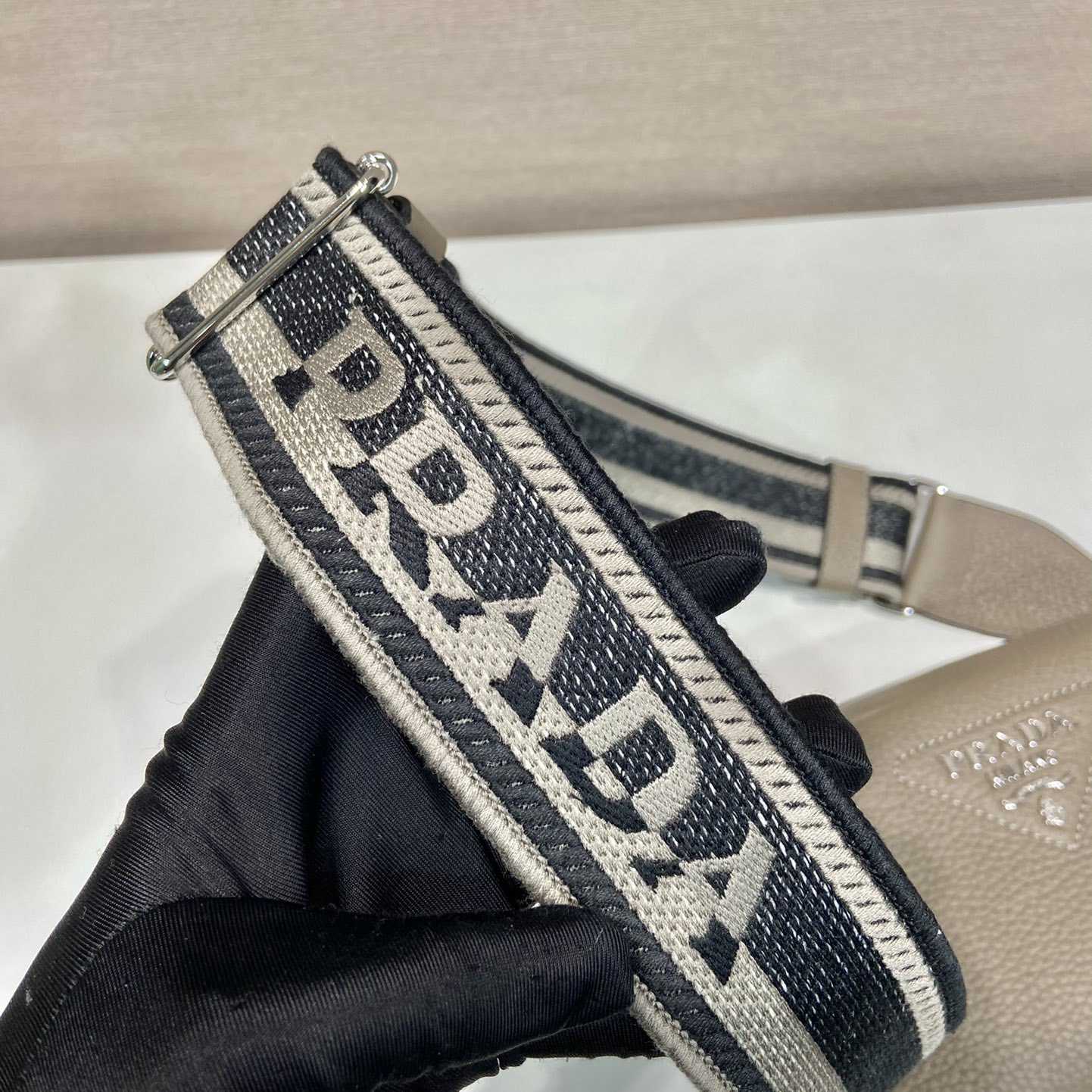 Kleine Prada-Ledertasche - EUR FASHION
