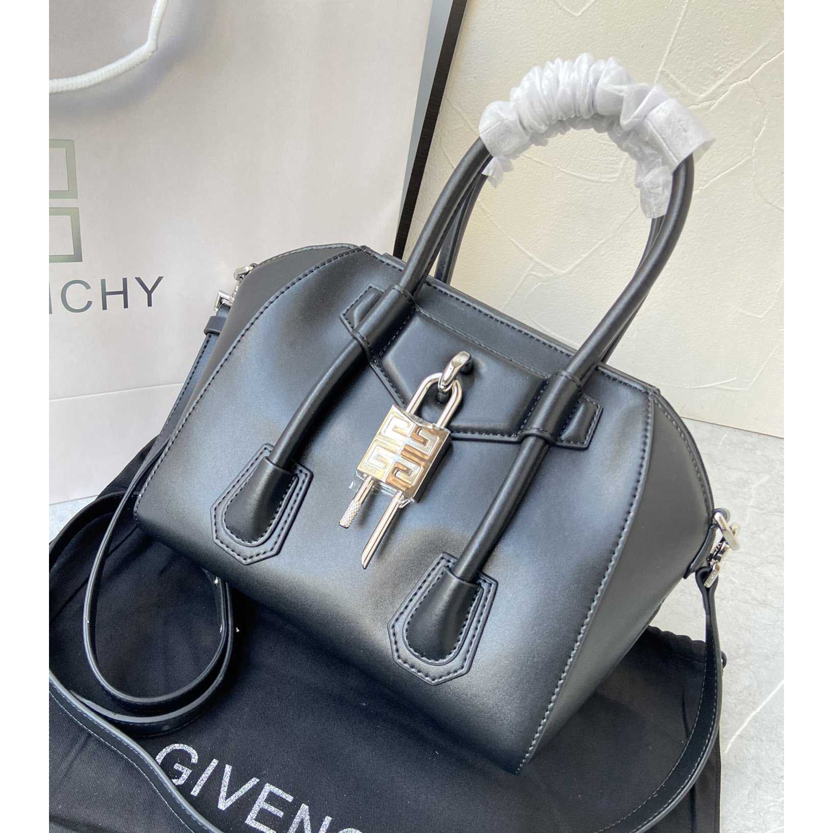 Givenchy Mini Antigona Lock Bag In Box Leder (23*27*13cm) - EUR FASHION