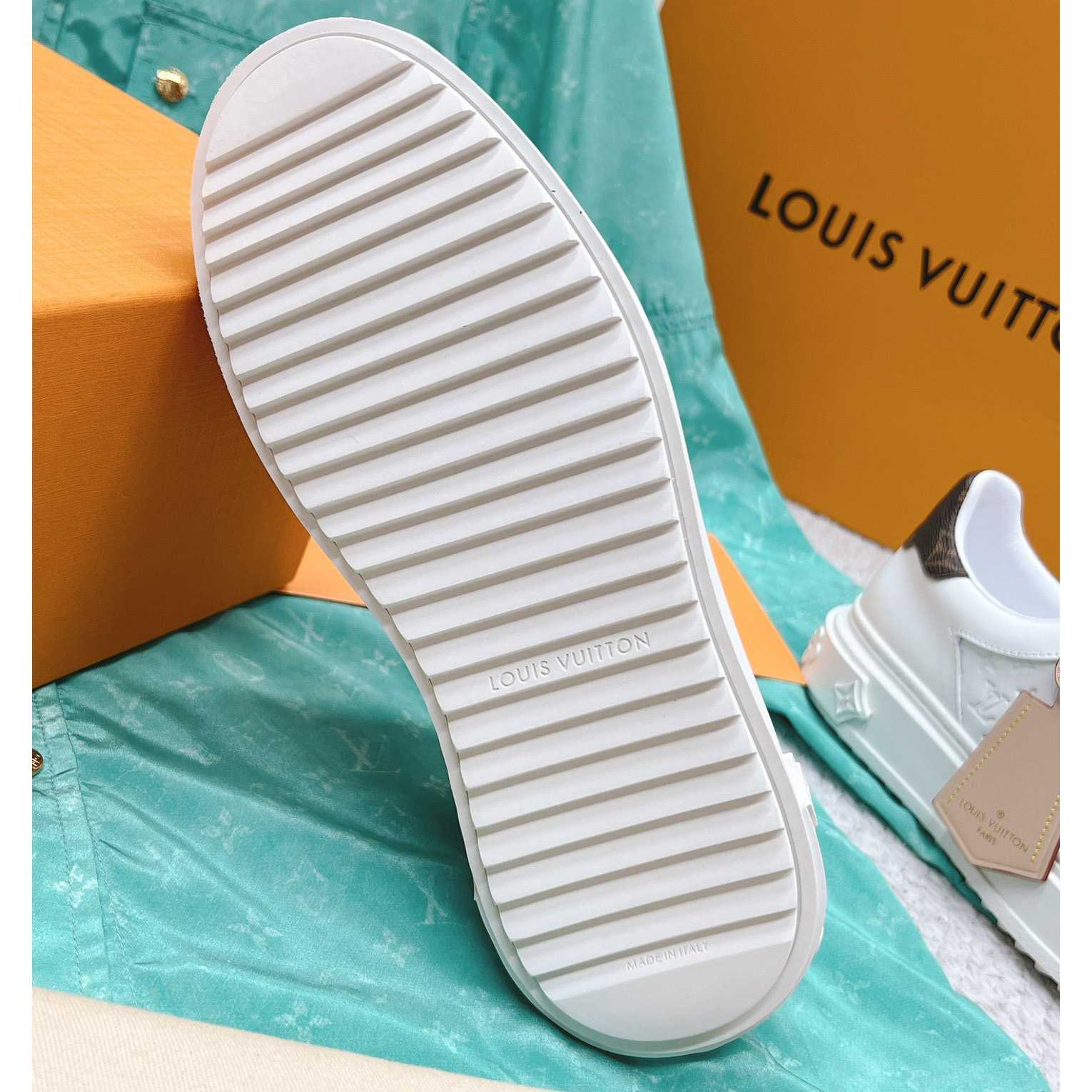 Louis Vuitton Time Out Sneaker (in britischer Größe) 1ABHRY - EUR FASHION