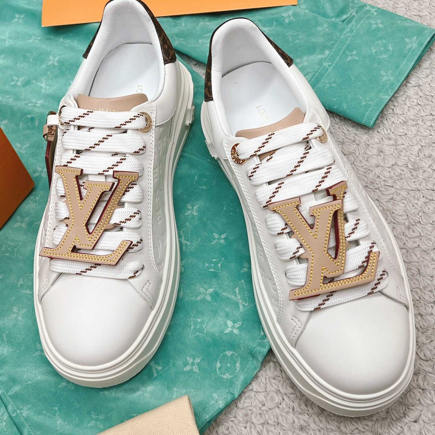 Louis Vuitton Time Out Sneaker (in britischer Größe) 1ABHRY - EUR FASHION