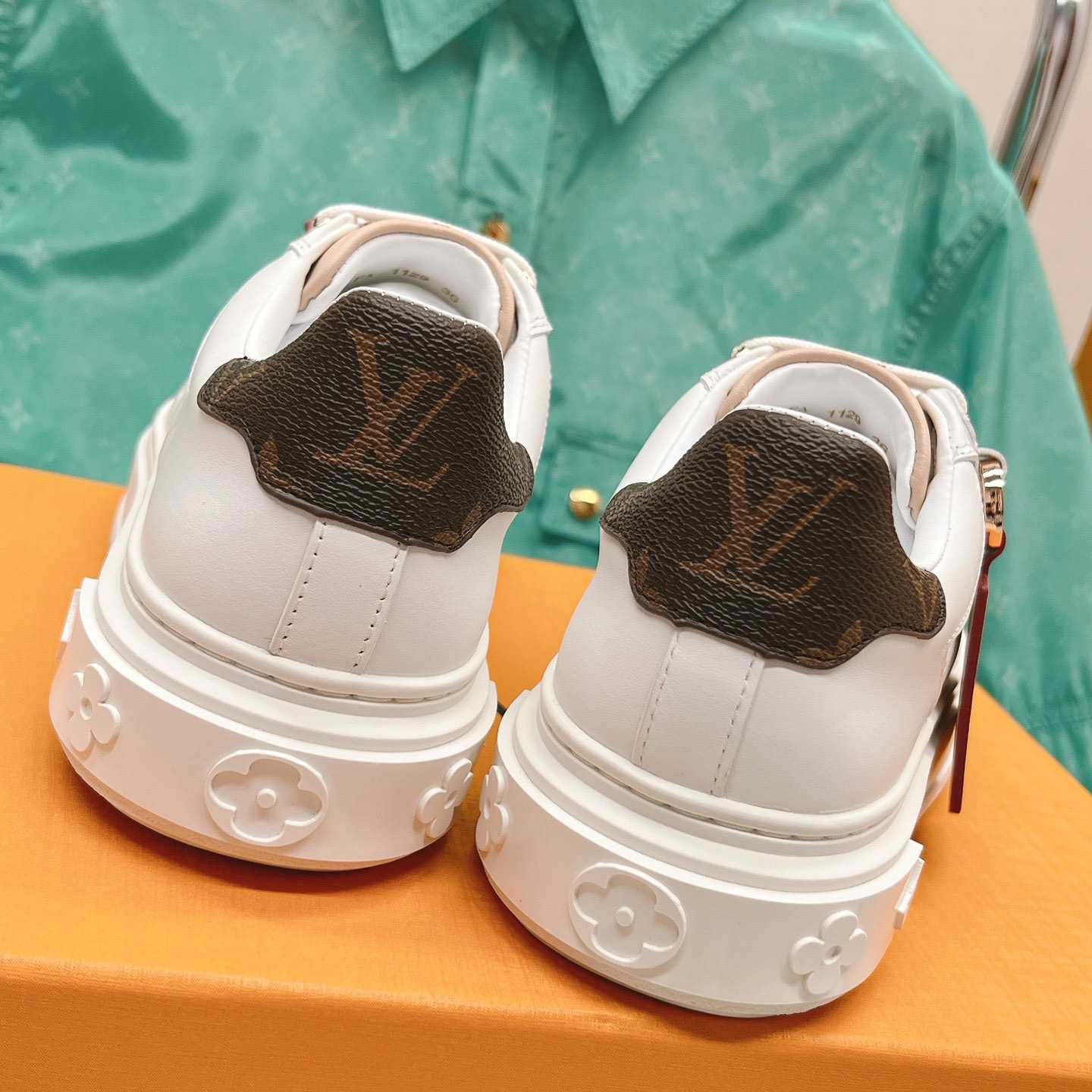 Louis Vuitton Time Out Sneaker (in britischer Größe) 1ABHRY - EUR FASHION