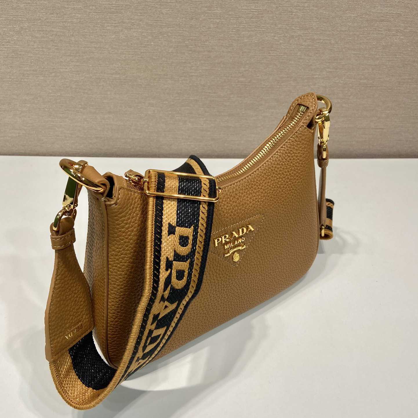 Umhängetasche aus Prada-Leder - EUR FASHION