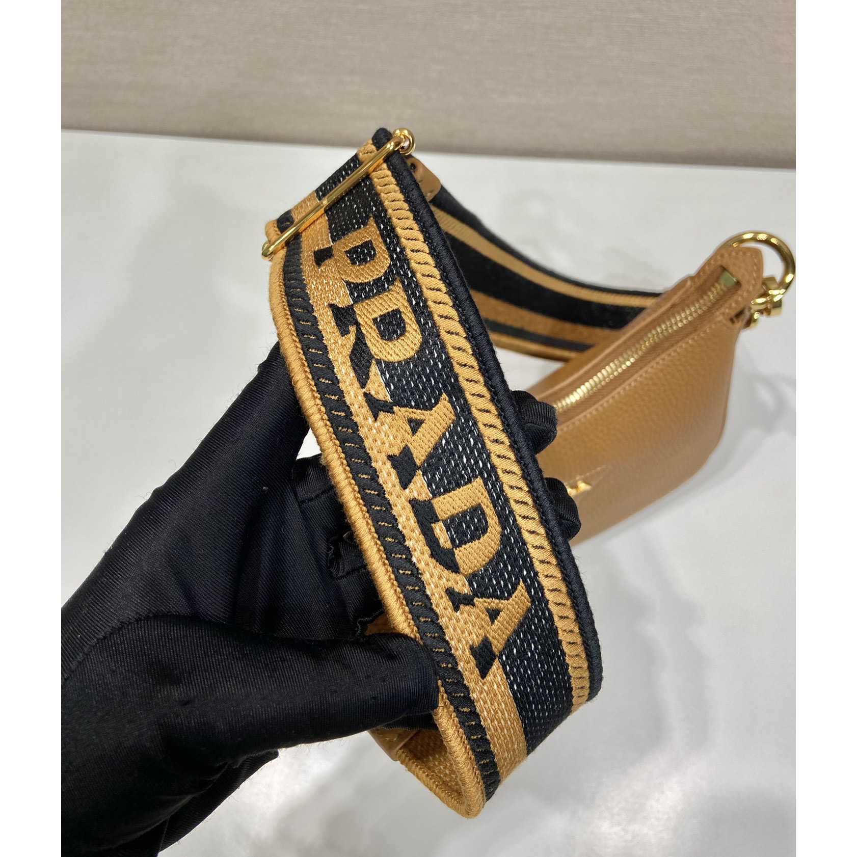 Umhängetasche aus Prada-Leder - EUR FASHION