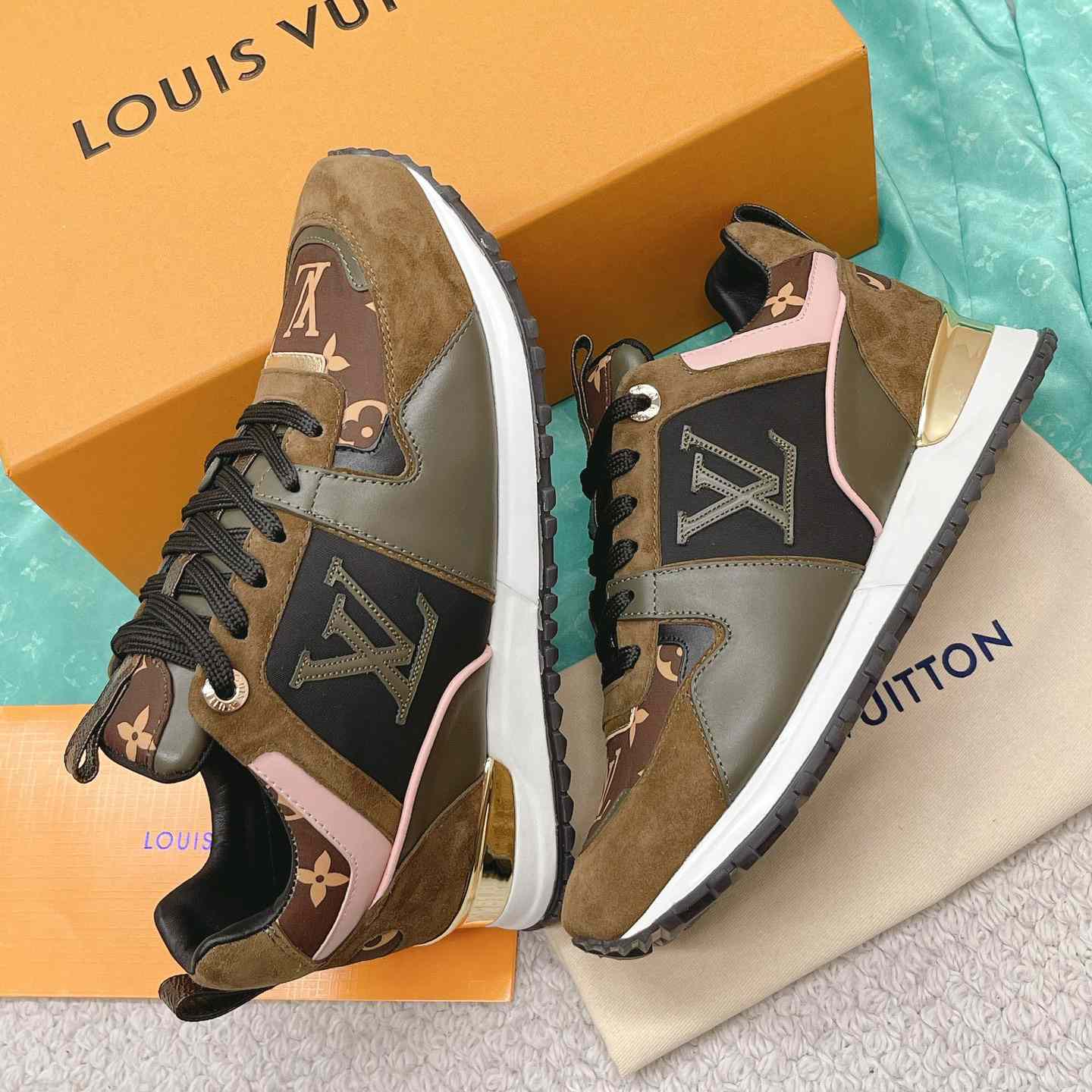 Louis Vuitton Run Away Sneaker (in britischer Größe) 1AAP4P - EUR FASHION