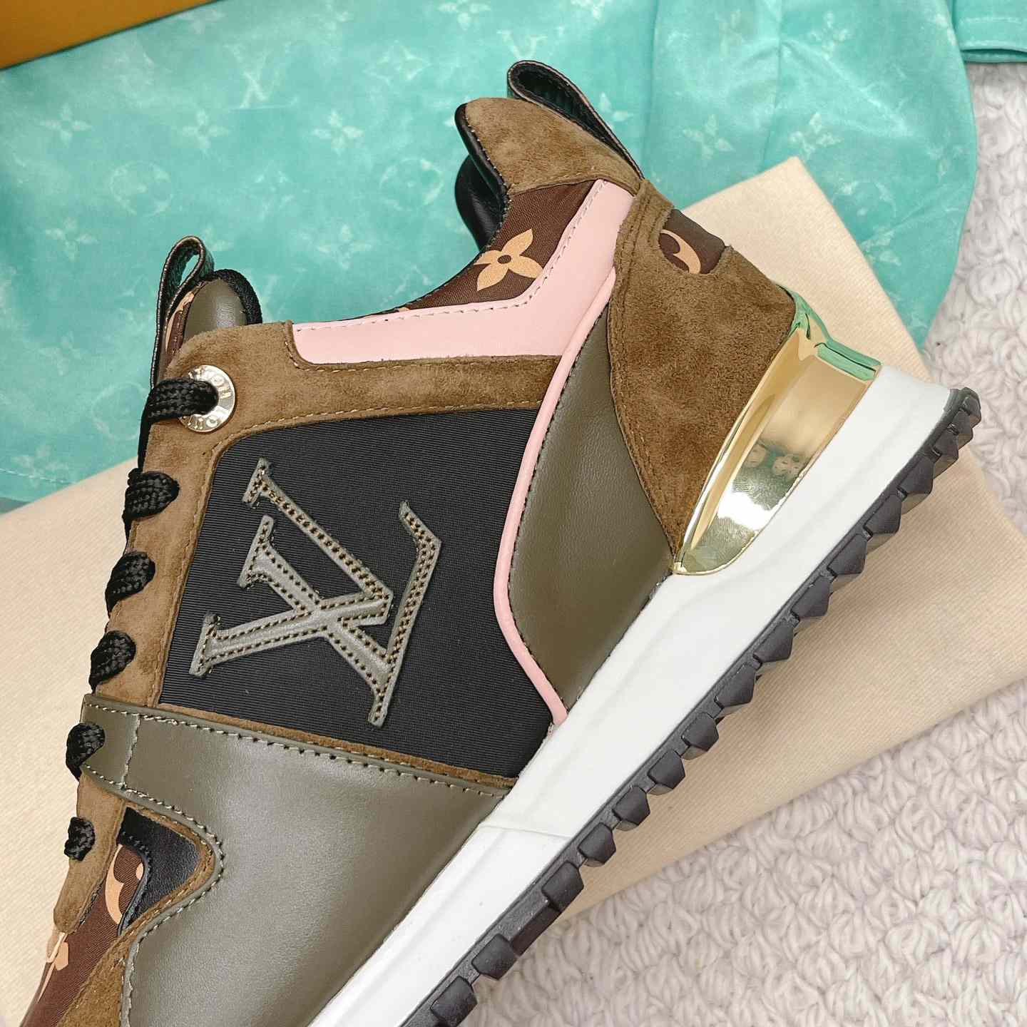 Louis Vuitton Run Away Sneaker (in britischer Größe) 1AAP4P - EUR FASHION