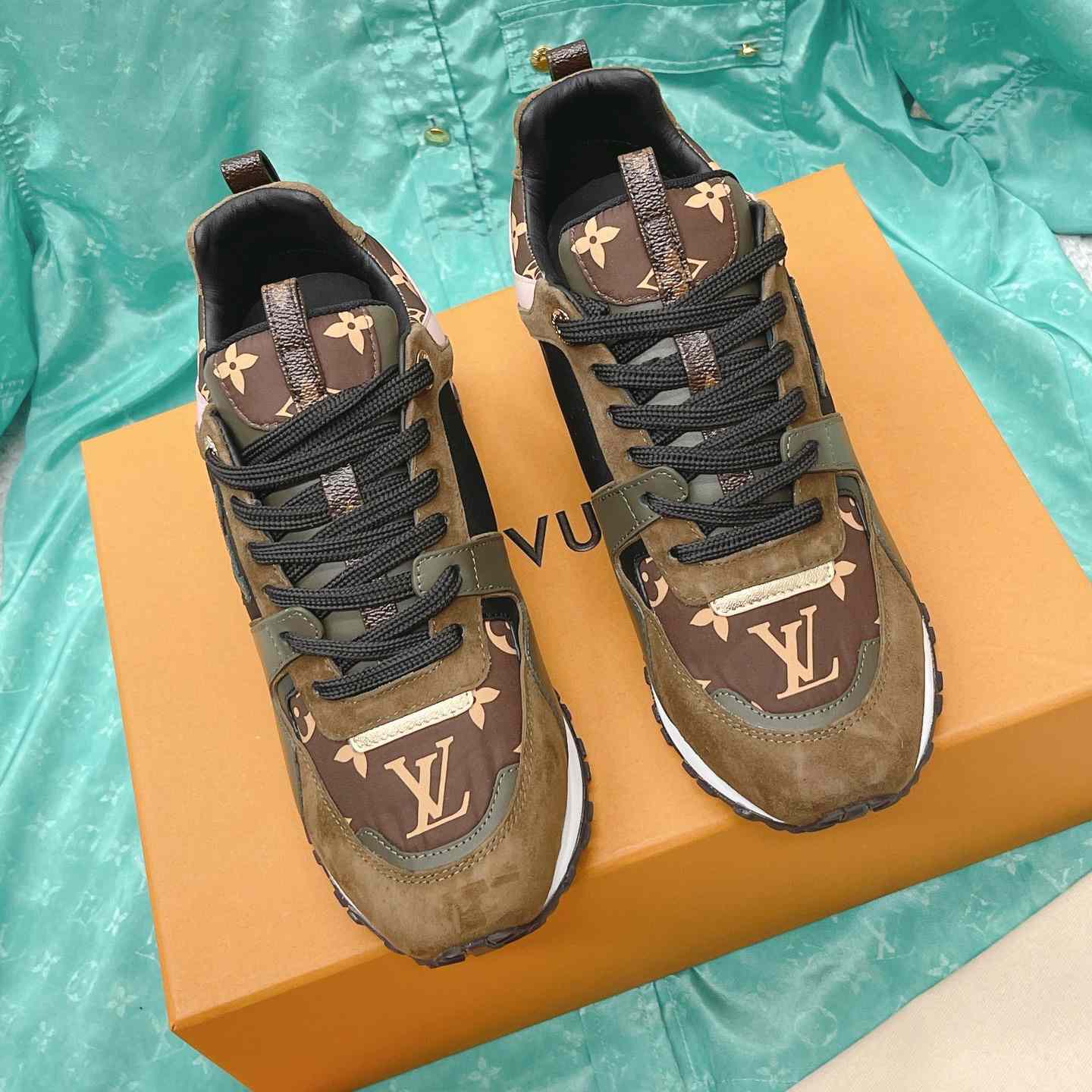 Louis Vuitton Run Away Sneaker (in britischer Größe) 1AAP4P - EUR FASHION