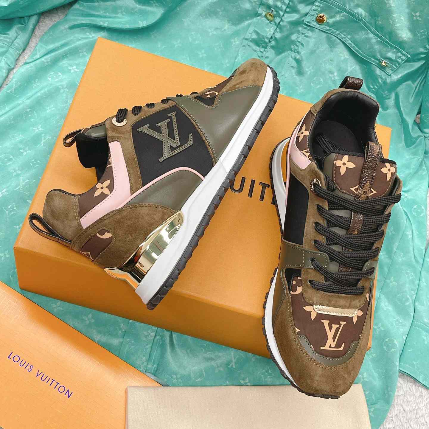 Louis Vuitton Run Away Sneaker (in britischer Größe) 1AAP4P - EUR FASHION