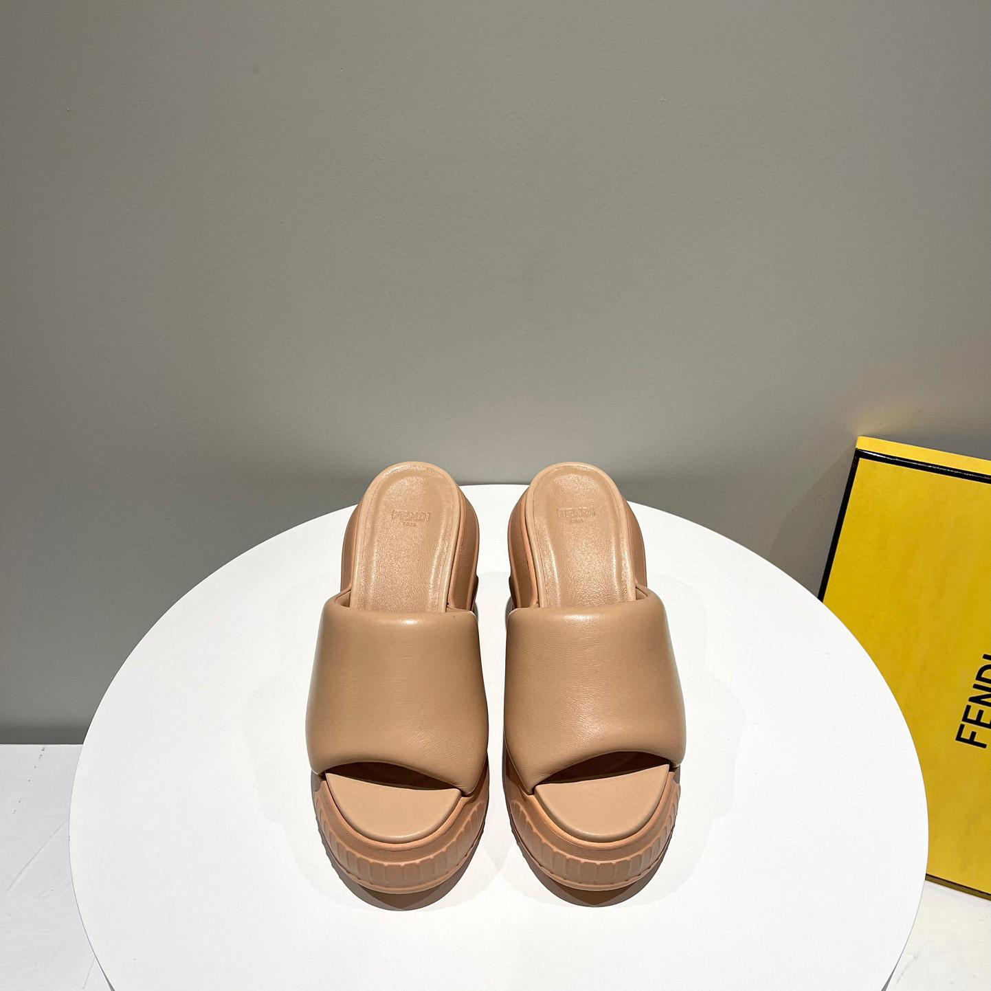 Fendi Fashion Show Beige Nappaleder-Slides - EUR FASHION