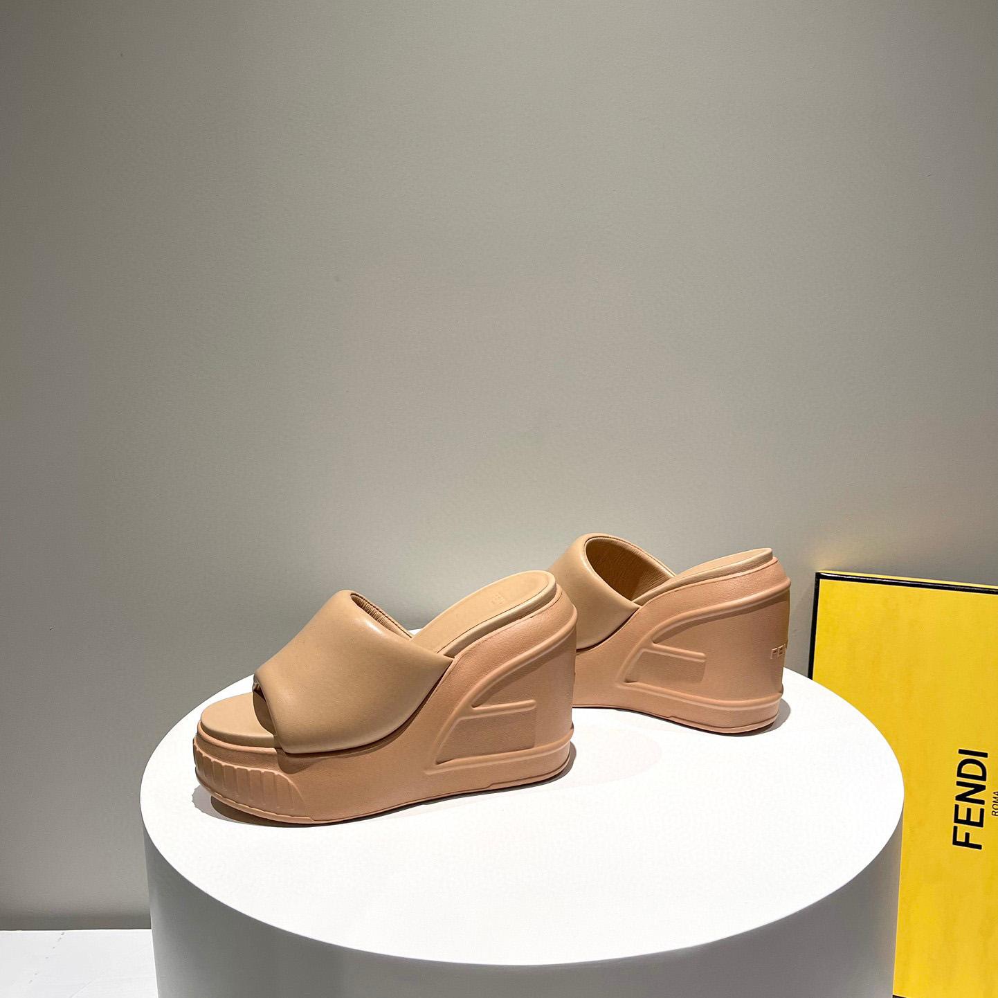 Fendi Fashion Show Beige Nappaleder-Slides - EUR FASHION