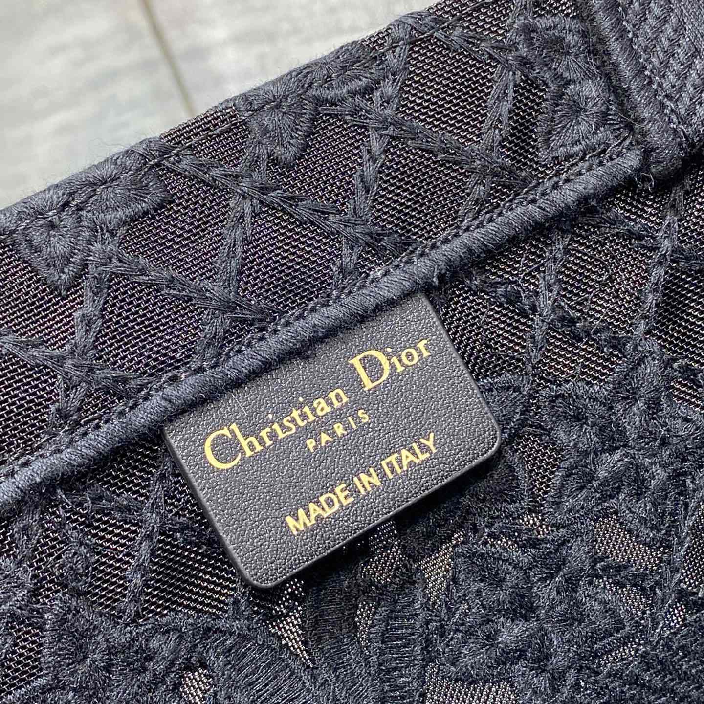 Mittlere Dior-Buchtasche von Dior - EUR FASHION