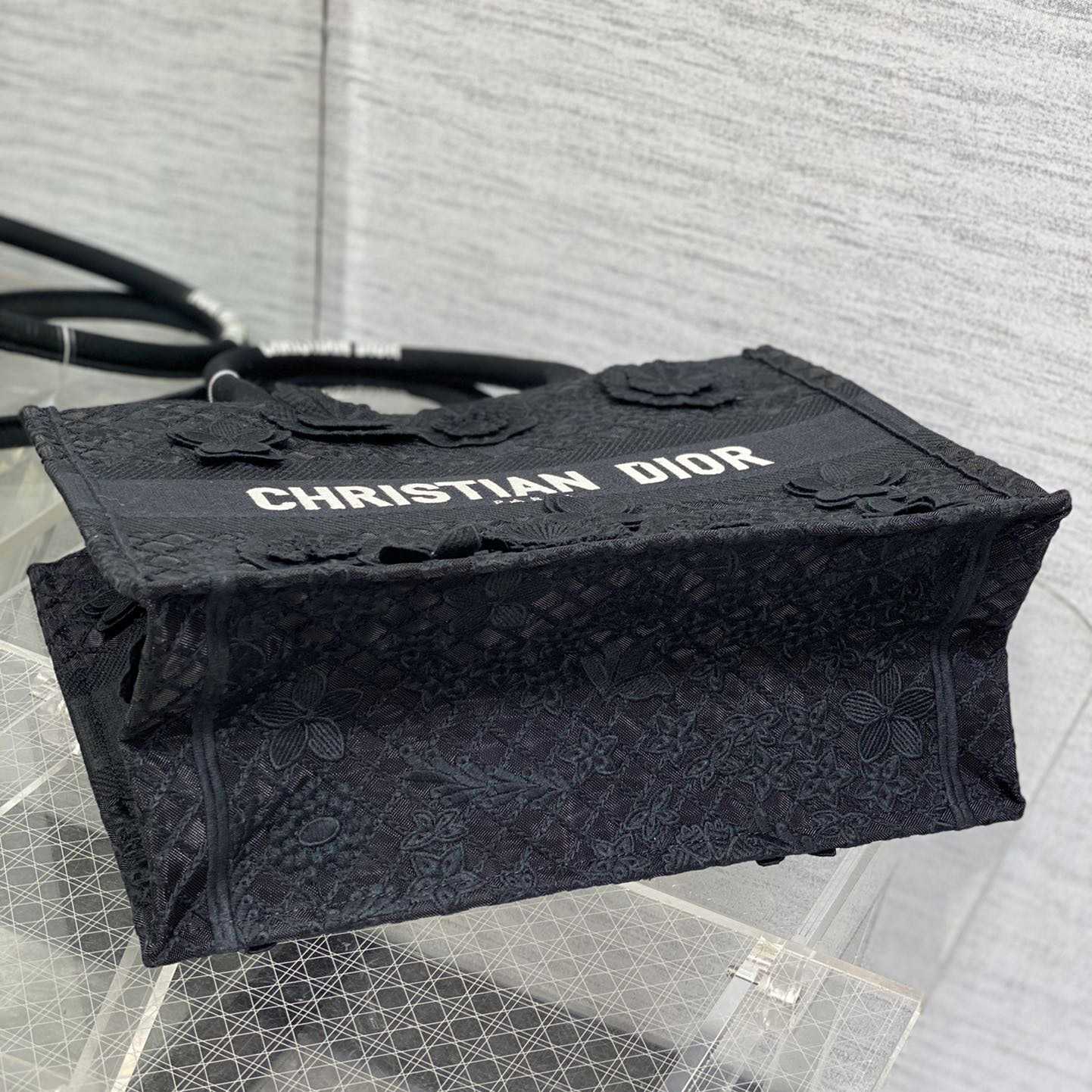 Mittlere Dior-Buchtasche von Dior - EUR FASHION