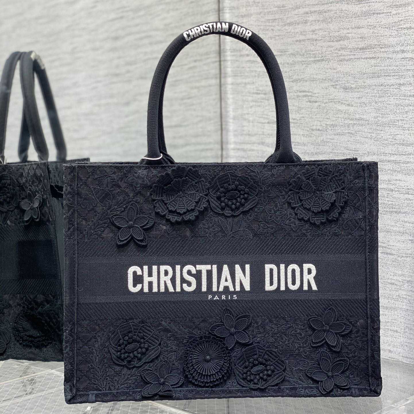 Mittlere Dior-Buchtasche von Dior - EUR FASHION