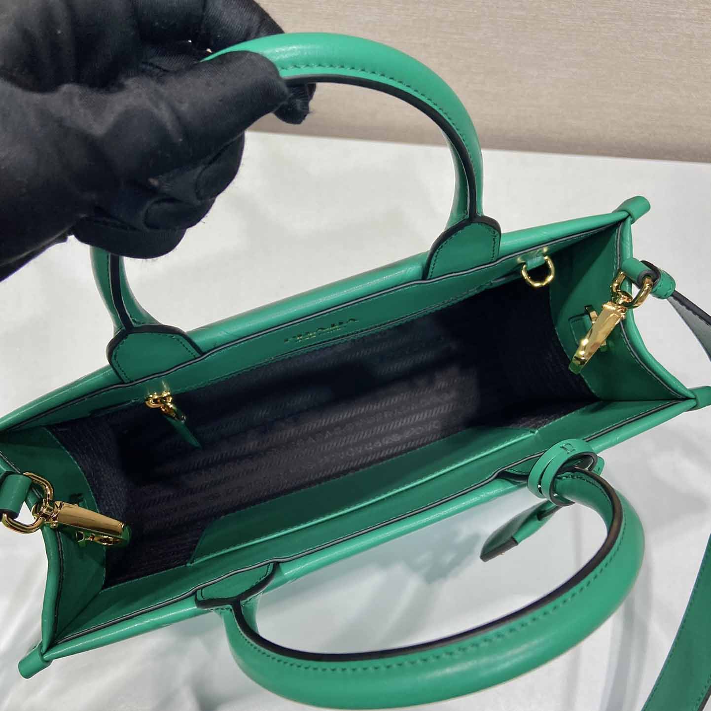 Prada – Kleine Ledertasche „Prada Symbole“ mit Steppnähten - EUR FASHION