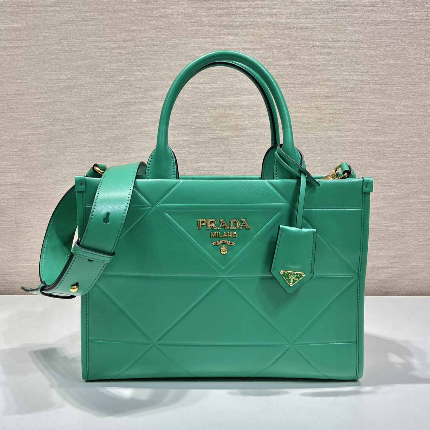 Prada – Kleine Ledertasche „Prada Symbole“ mit Steppnähten - EUR FASHION