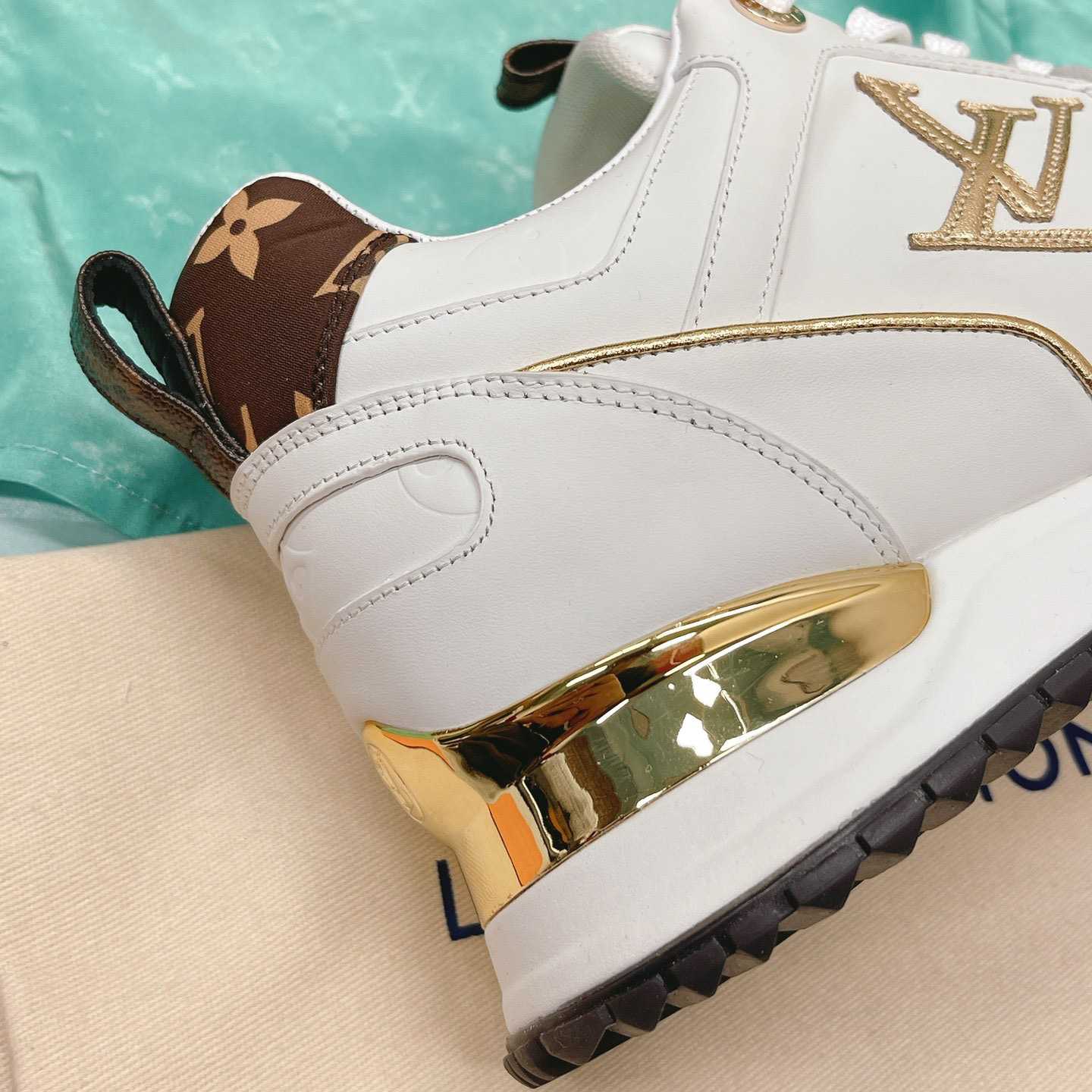 Louis Vuitton Run Away Sneaker (in britischer Größe) 1AAP3T - EUR FASHION