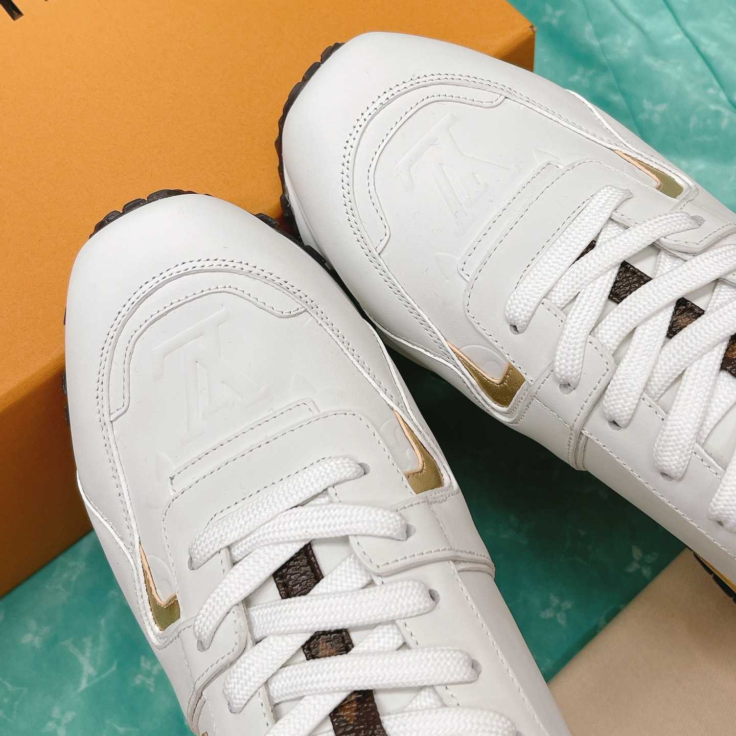 Louis Vuitton Run Away Sneaker (in britischer Größe) 1AAP3T - EUR FASHION