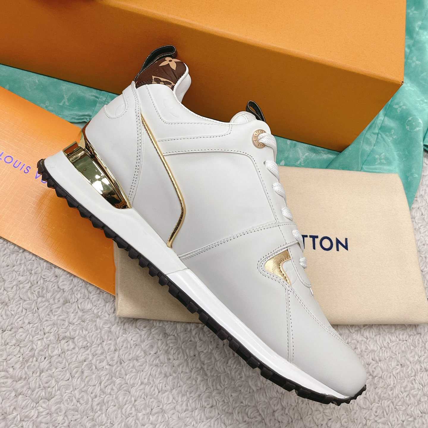 Louis Vuitton Run Away Sneaker (in britischer Größe) 1AAP3T - EUR FASHION