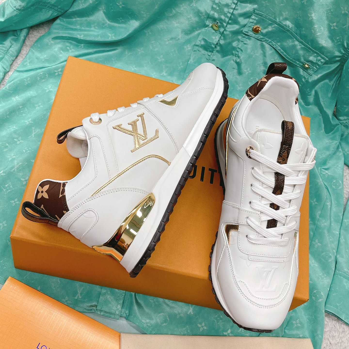 Louis Vuitton Run Away Sneaker (in britischer Größe) 1AAP3T - EUR FASHION