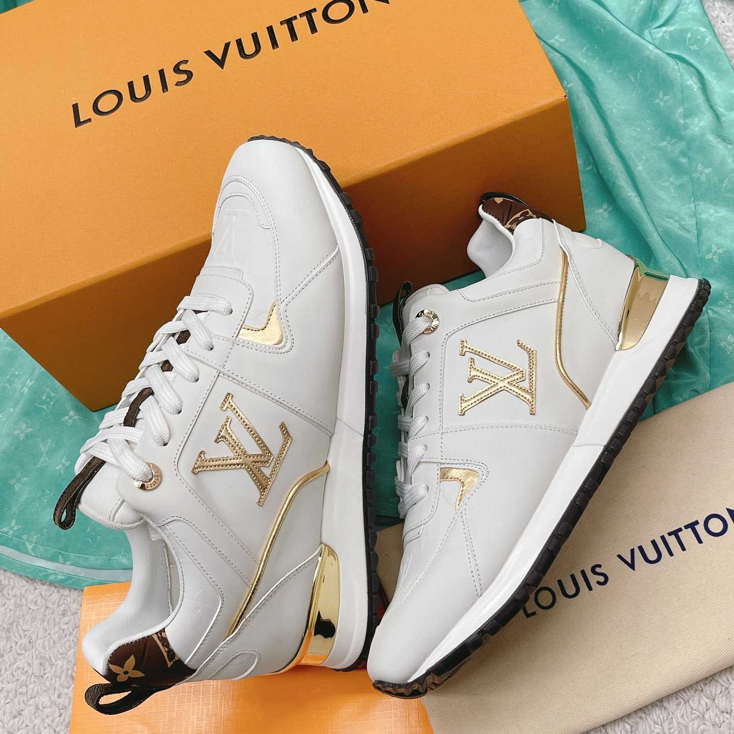 Louis Vuitton Run Away Sneaker (in britischer Größe) 1AAP3T - EUR FASHION