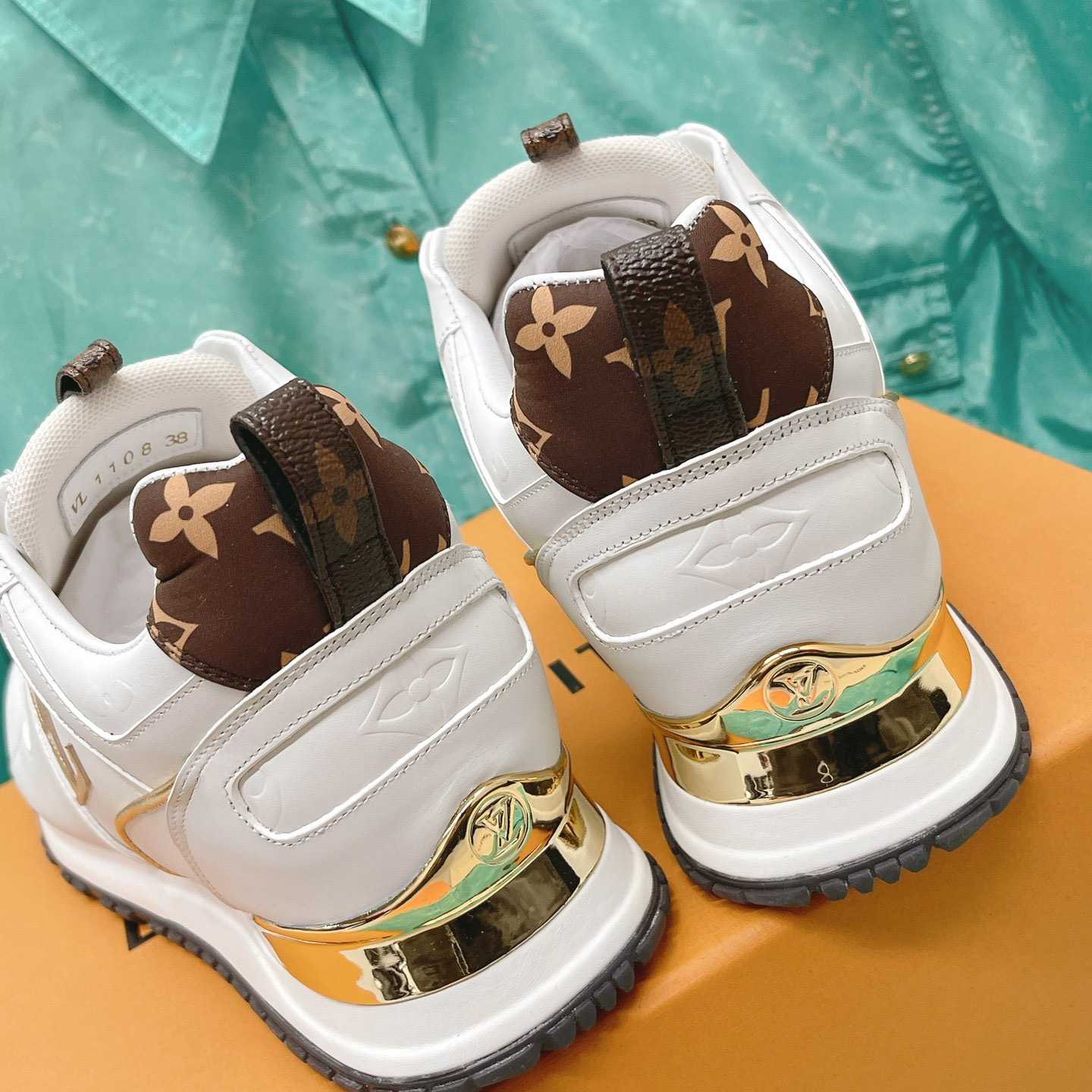 Louis Vuitton Run Away Sneaker (in britischer Größe) 1AAP3T - EUR FASHION