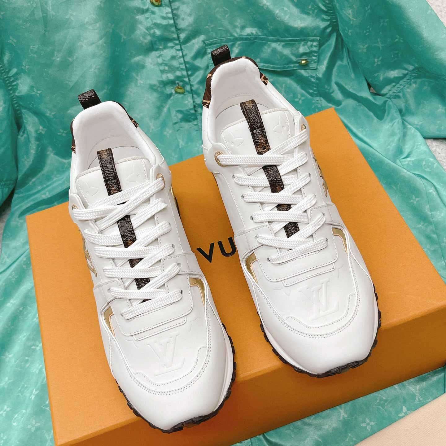 Louis Vuitton Run Away Sneaker (in britischer Größe) 1AAP3T - EUR FASHION