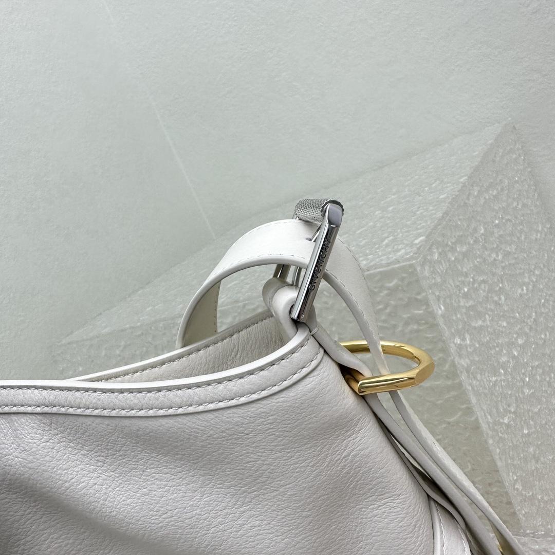 Givenchy Mittelgroße Voyou-Tasche aus Leder (32–37–6,5 cm) - EUR FASHION