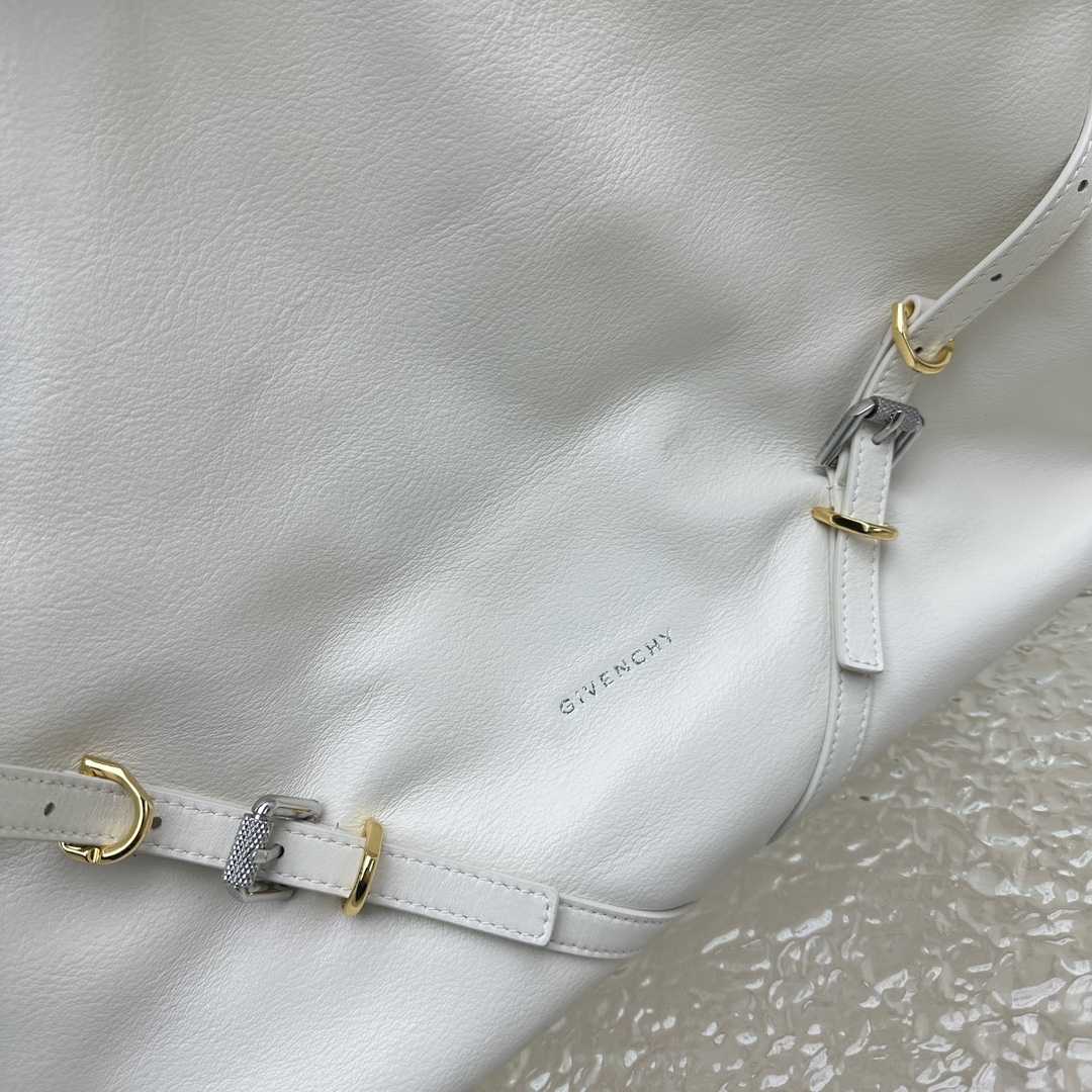 Givenchy Mittelgroße Voyou-Tasche aus Leder (32–37–6,5 cm) - EUR FASHION
