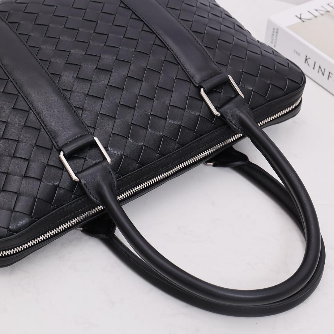 Bottega Veneta Slim Intrecciato Aktentasche - EUR FASHION