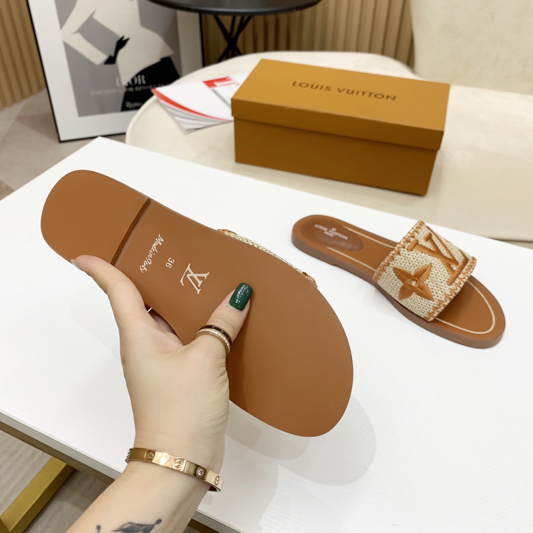 Louis Vuitton Lock It Flat Mule - EUR FASHION