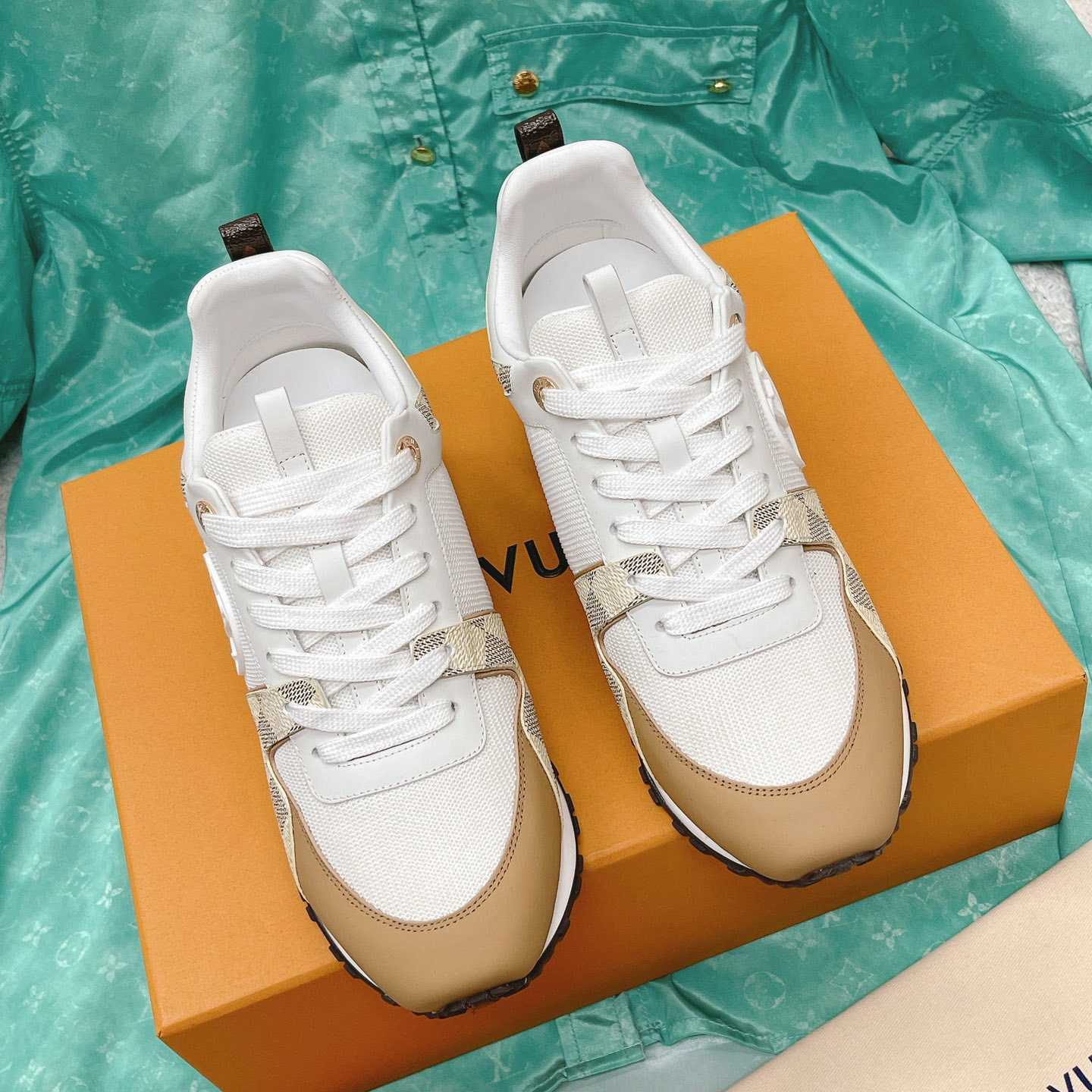 Louis Vuitton Run Away Sneaker (in britischer Größe) 1AAWFD - EUR FASHION