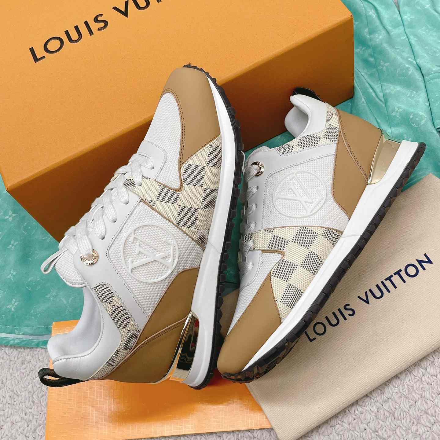 Louis Vuitton Run Away Sneaker (in britischer Größe) 1AAWFD - EUR FASHION