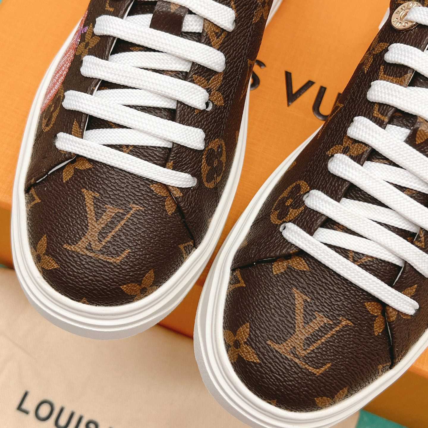 Louis Vuitton LV x YK Time Out Sneaker (in britischer Größe) - EUR FASHION