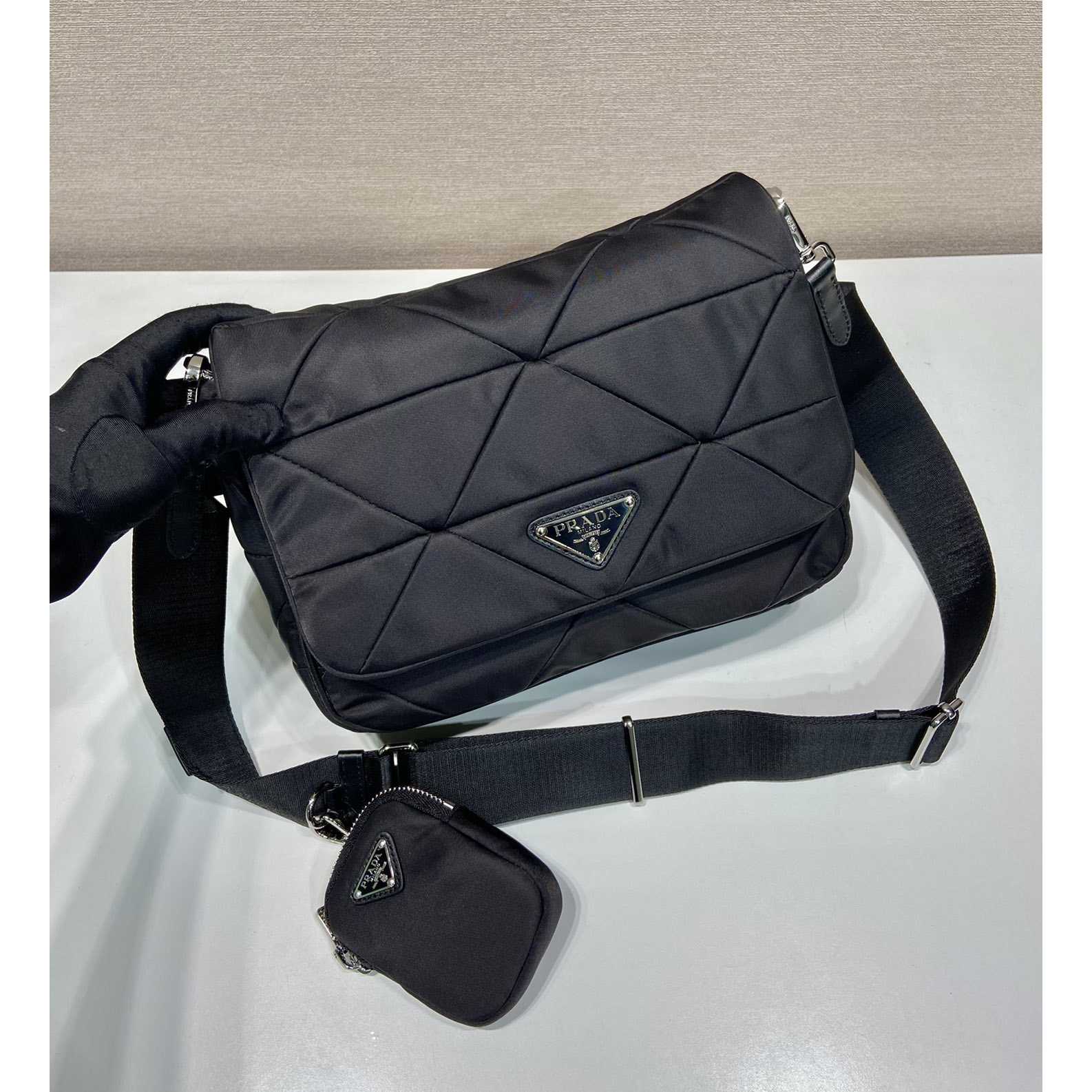 Gepolsterte Umhängetasche aus Re-Nylon von Prada - EUR FASHION